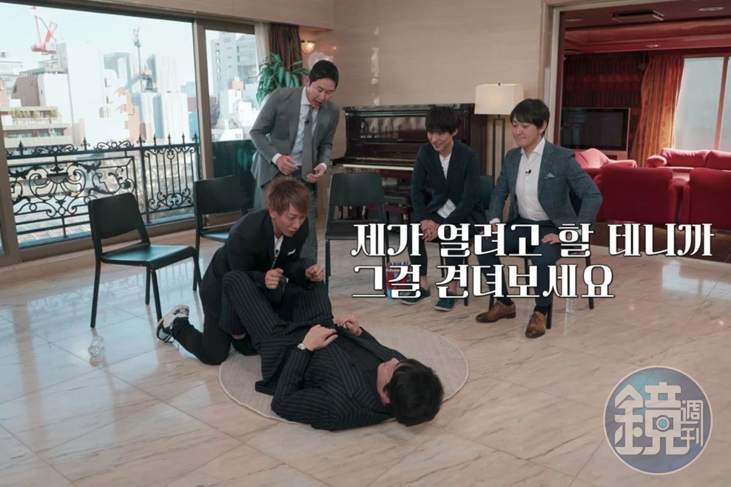 SOD社長野本義明(右一)前陣子登上Netflix綜藝《人+ 性大不同:日本篇》,與AV男優清水健、鈴木一徹接受訪問。(網路圖片)