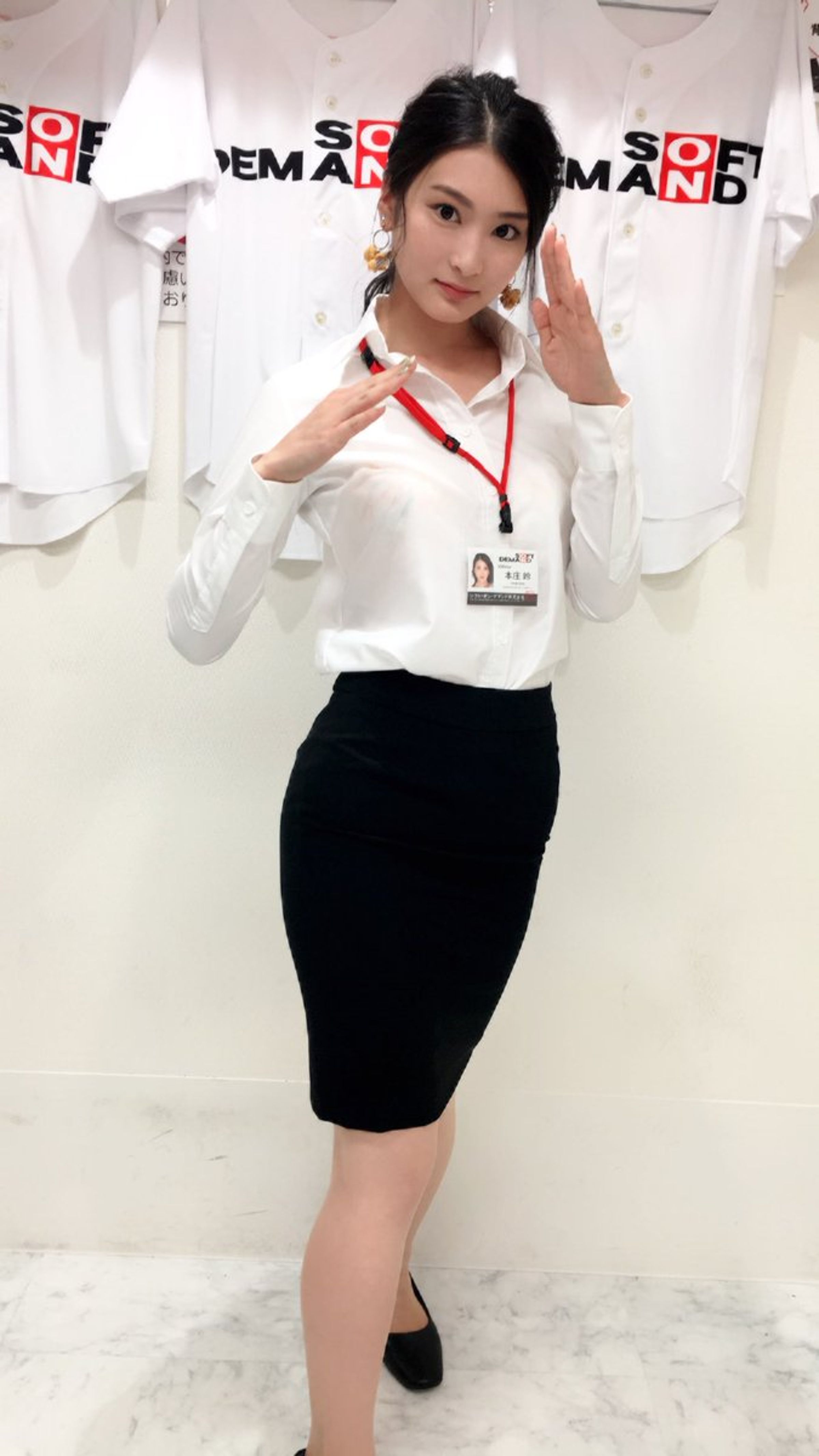 人氣女優本庄鈴輪值時，店裡生意特別好。（網路圖片）