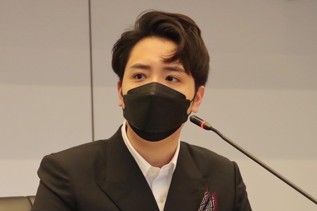 羅廷瑋臉書發文挨批假關心外送員。（翻攝自羅廷瑋臉書）