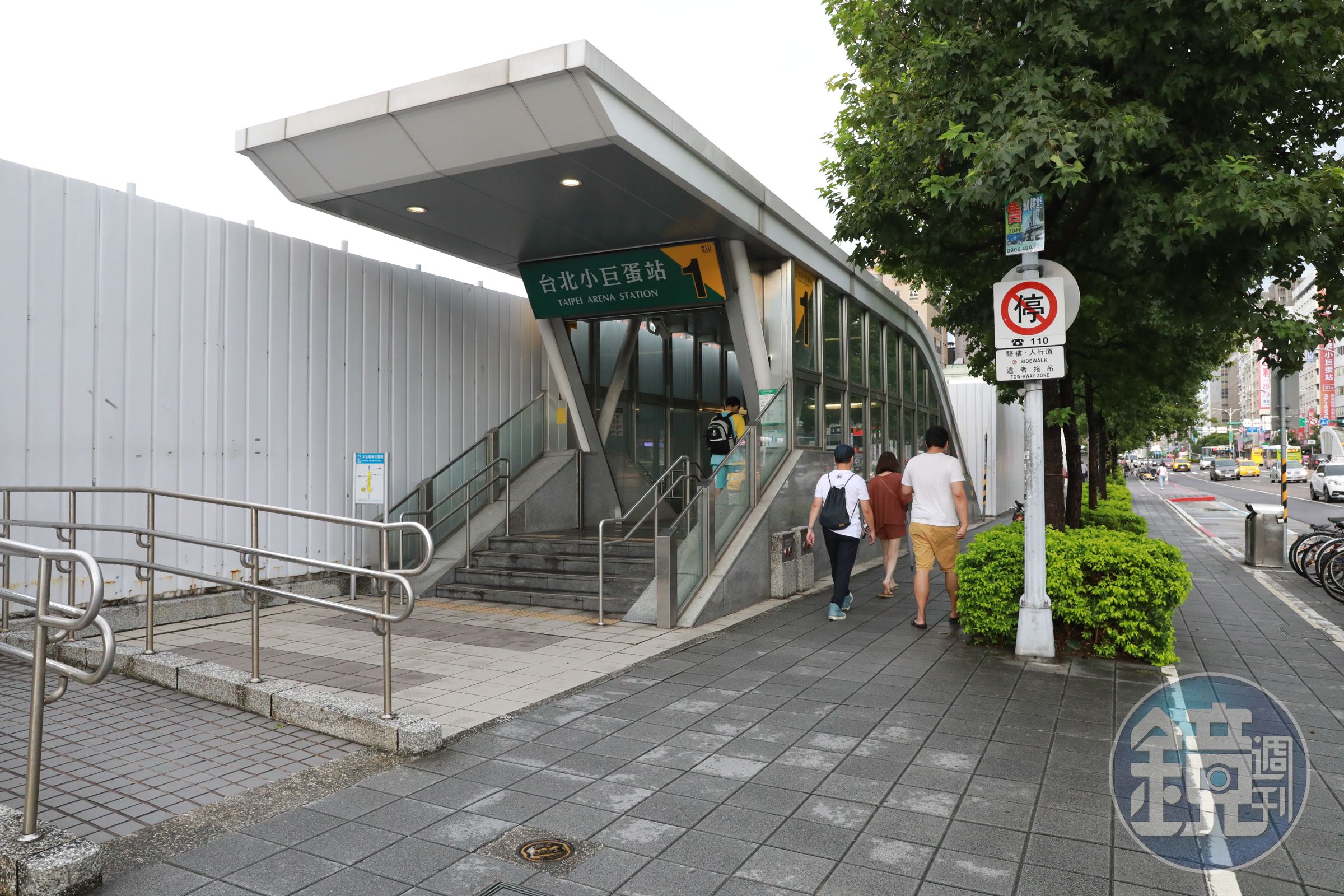 中華體育館基地緊鄰捷運小巨蛋站二個出口、基地具完整街廓,房產專家認為,幾乎是北市絕無僅有的鑽石級素地。