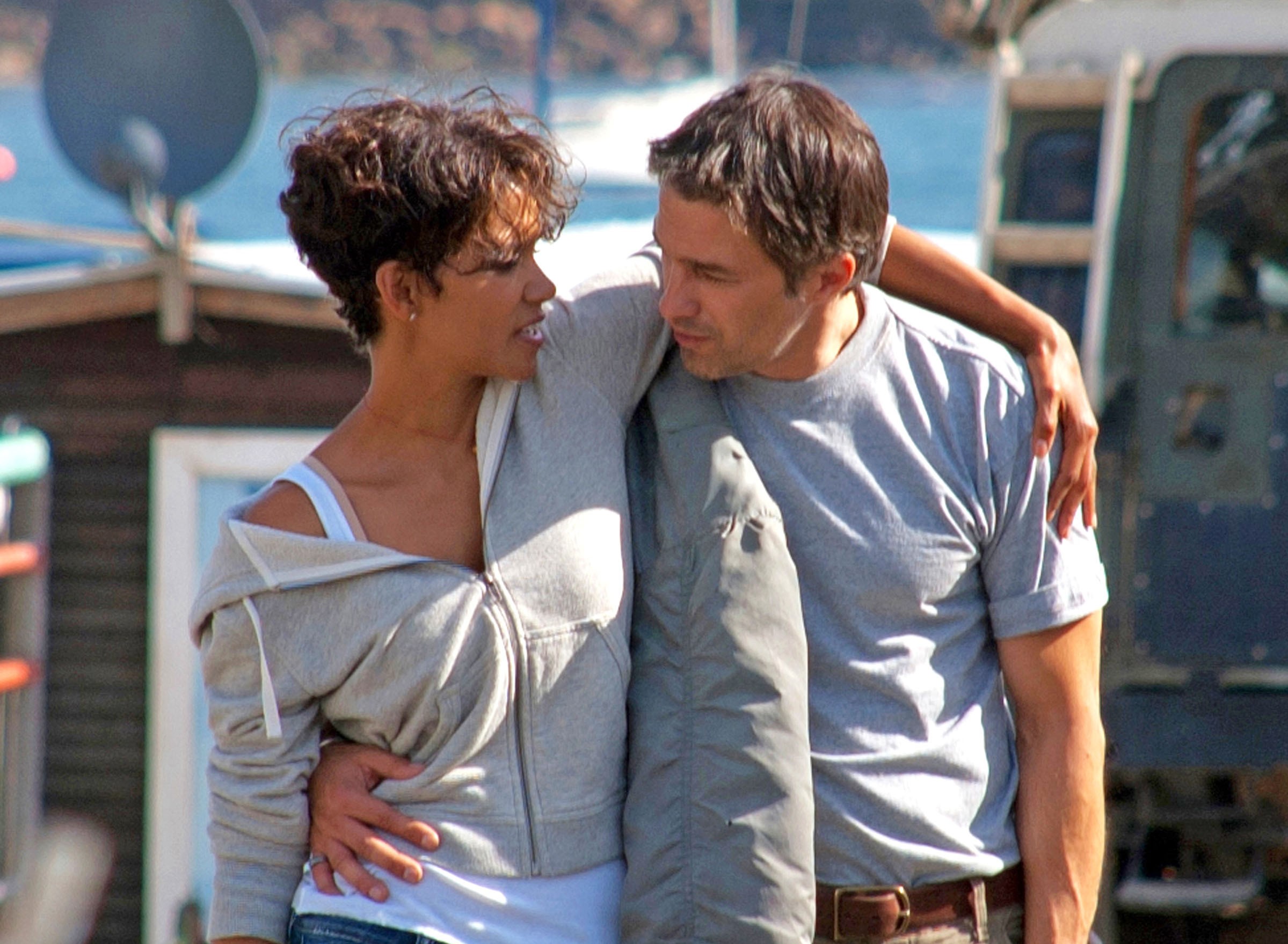 荷莉貝瑞(左)與奧利佛馬丁尼茲(右)結婚才僅僅2年,但打監護權官司卻花了8年。(東方IC)