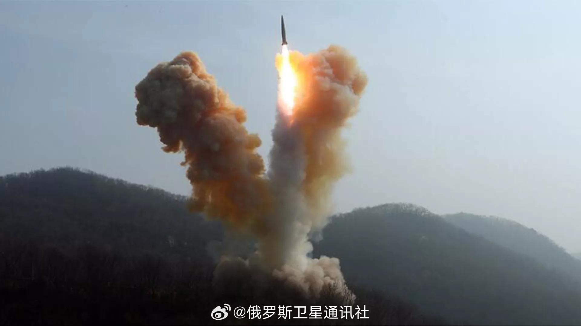 北韓宣布，第二次發射軍事偵察衛星失敗，但預計10月第三度發射。（翻攝自微博＠俄羅斯衛星通訊社）