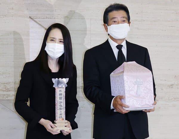 2021年愛女墜樓，神田正輝與松田聖子白髮人送黑髮人的場景讓許多人難忘。（網路圖片）