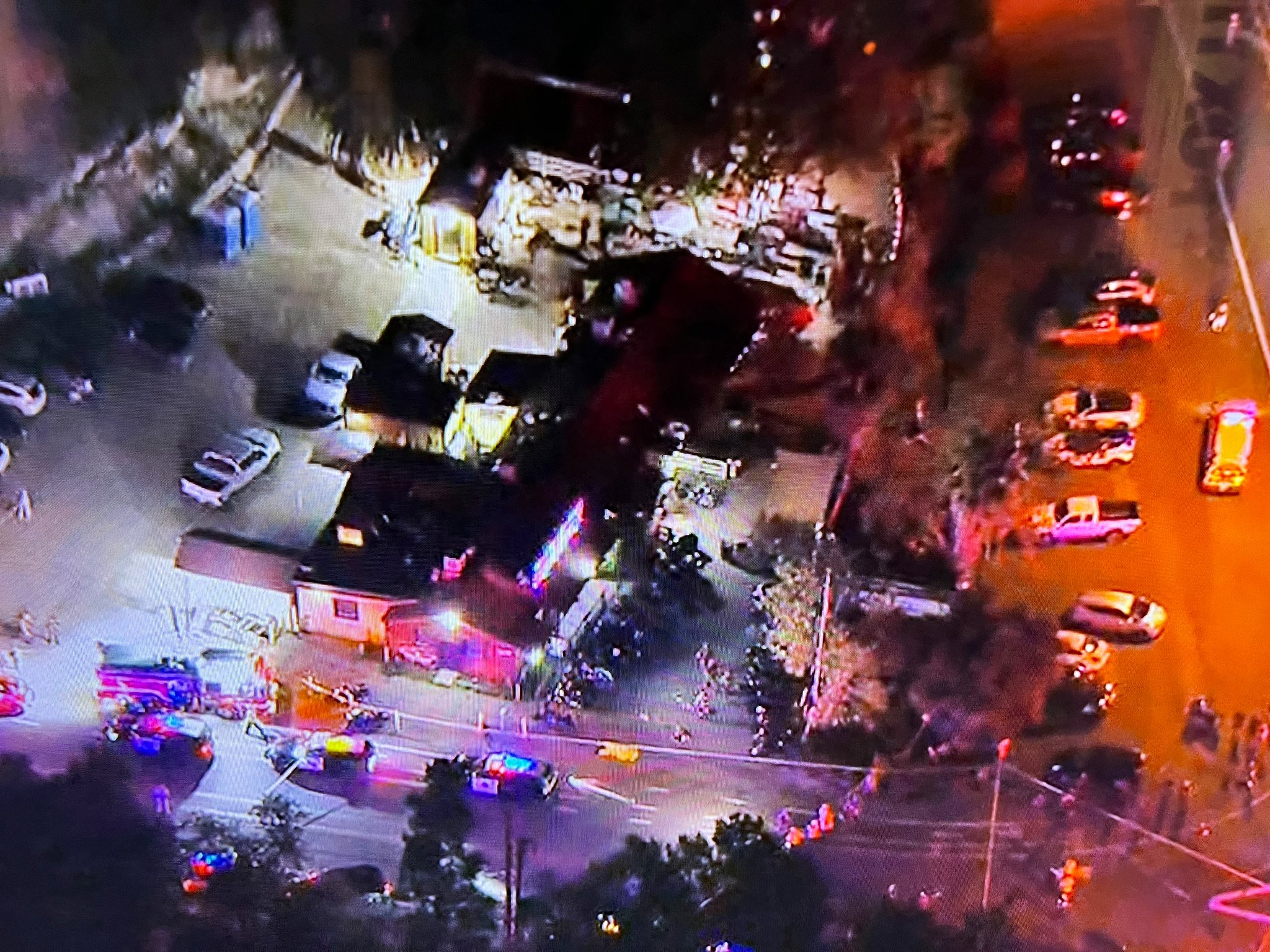 美國南加州爆發一起槍擊案，造成4死、6傷。（翻攝自推特@Elex_Michaelson）