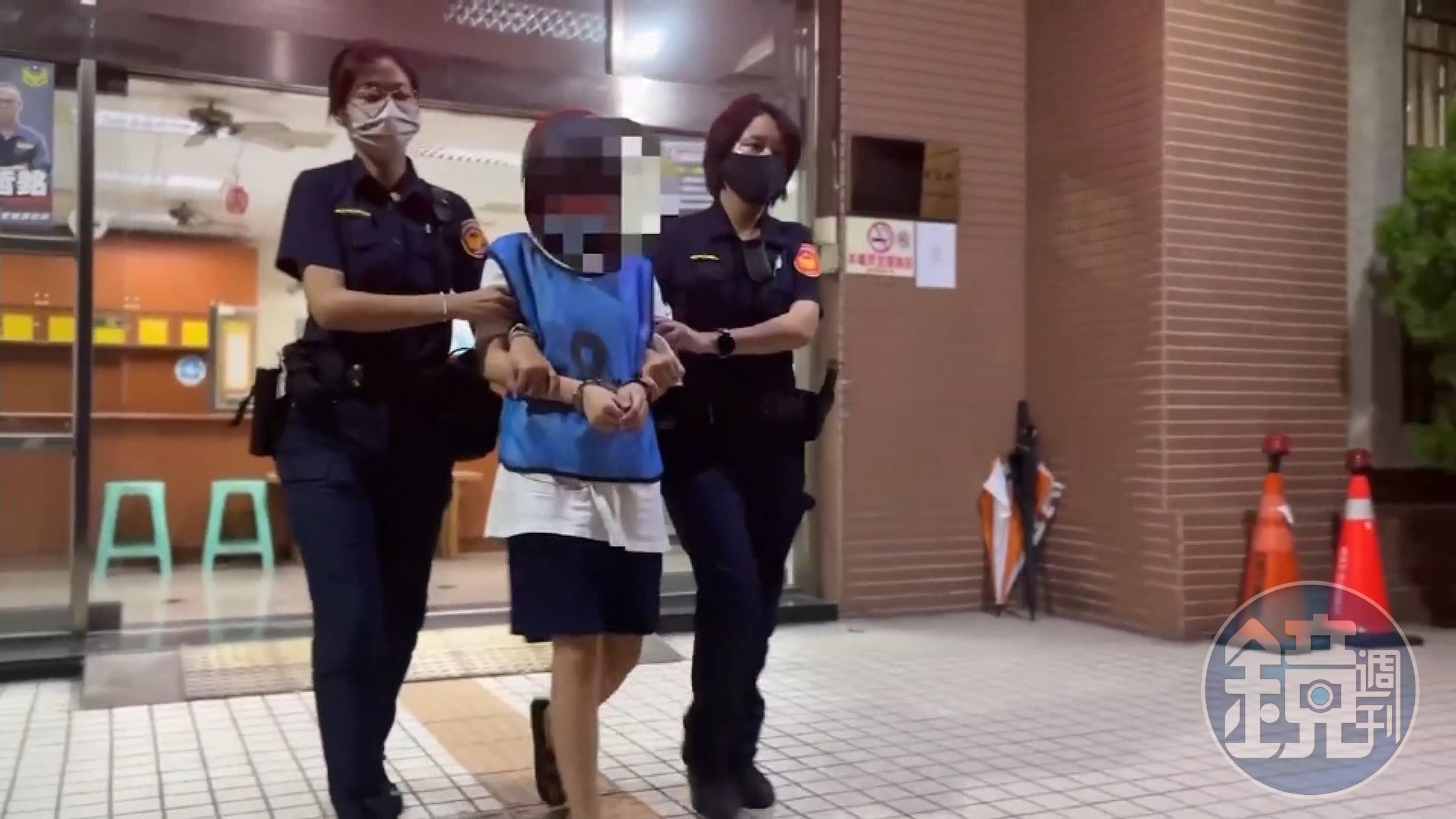 台南21歲魏姓女子（中）23日酒駕撞斃婦人，遭到警方移送法辦。（翻攝照片）