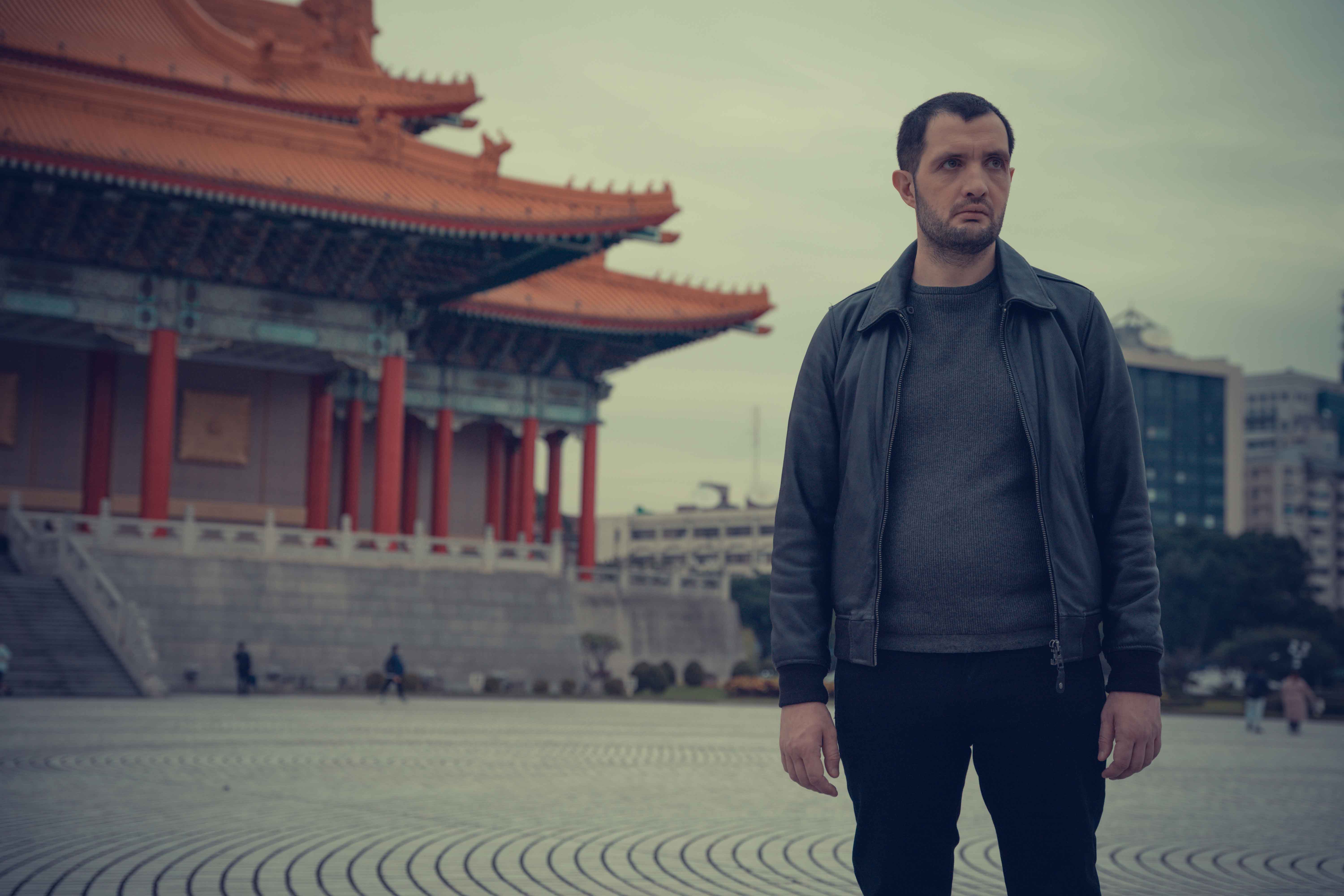 《榮耀之路》走遍台灣各大知名景點進行取景，例如中正紀念堂。（甲上娛樂提供）