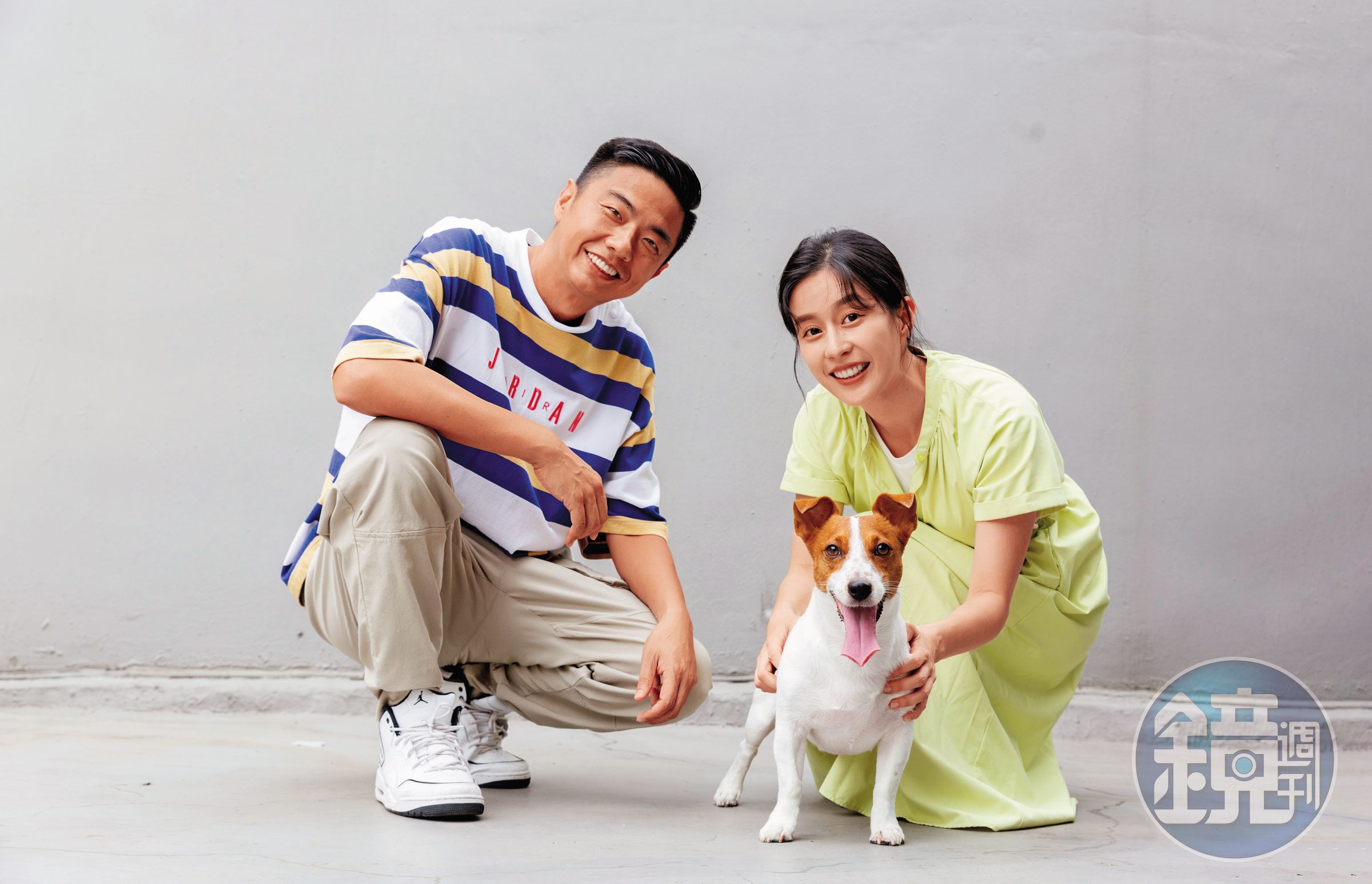 廖曉彤（右）帶著7歲的傑克羅素犬哈醬來找熊爸（左），希望尋求熊爸幫忙改善愛犬社交恐懼症狀。