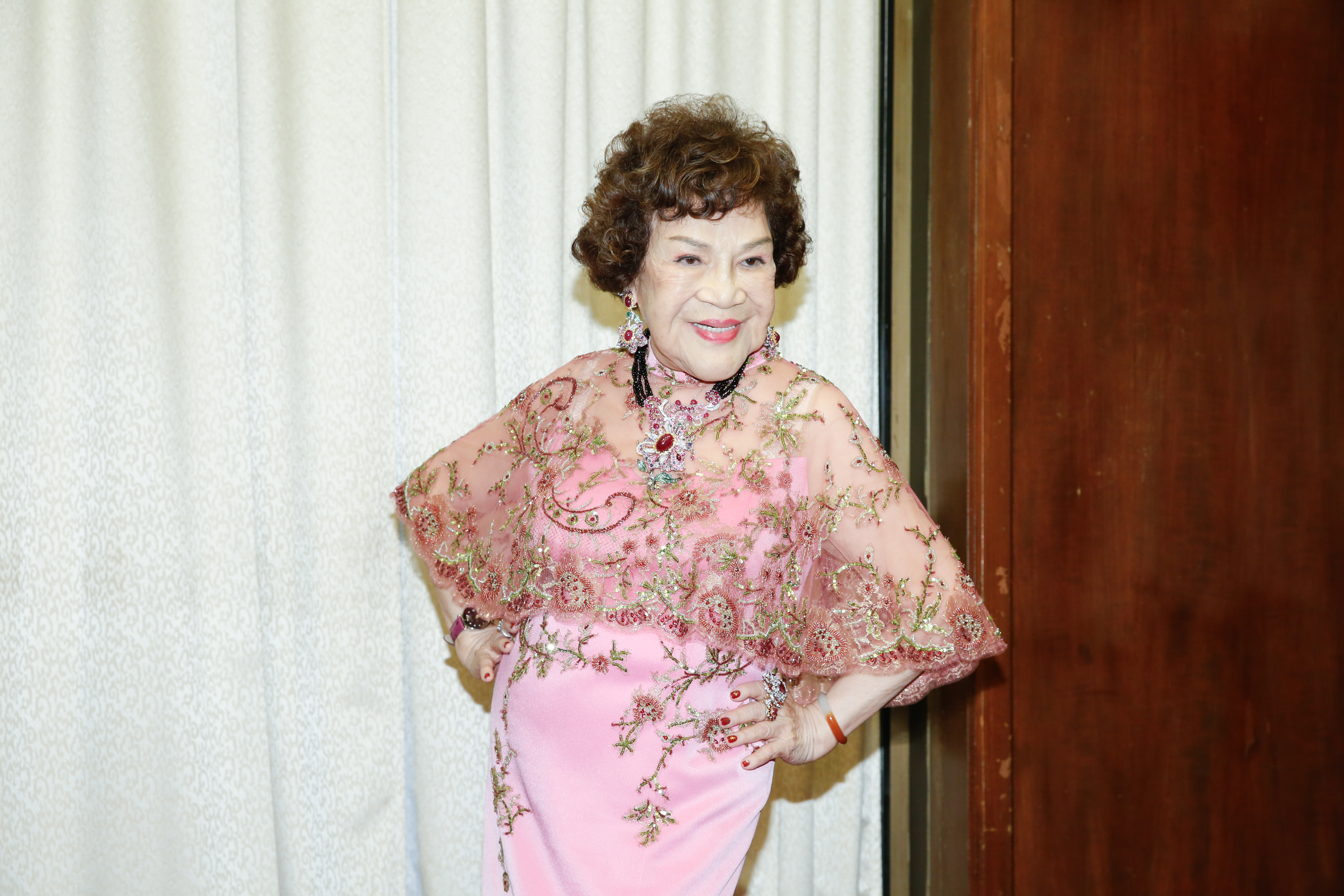 周遊感嘆當年自己捧紅宋岡陵，兩人交情極好，後來對方突然不見，已十多年未聯絡。