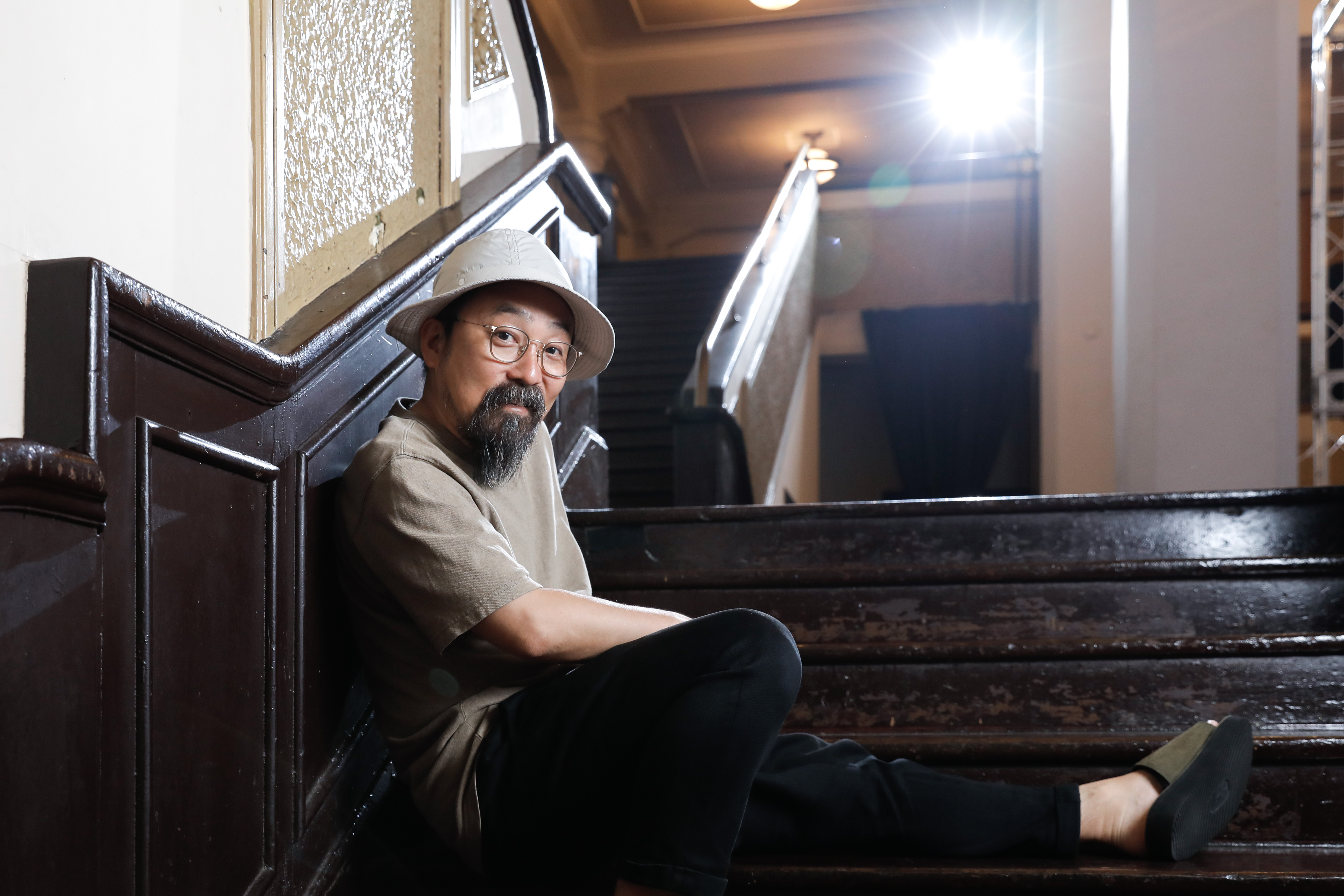 山下敦弘睽違16年再次和岡田將生合作，自曝在片場多次被他逗笑。