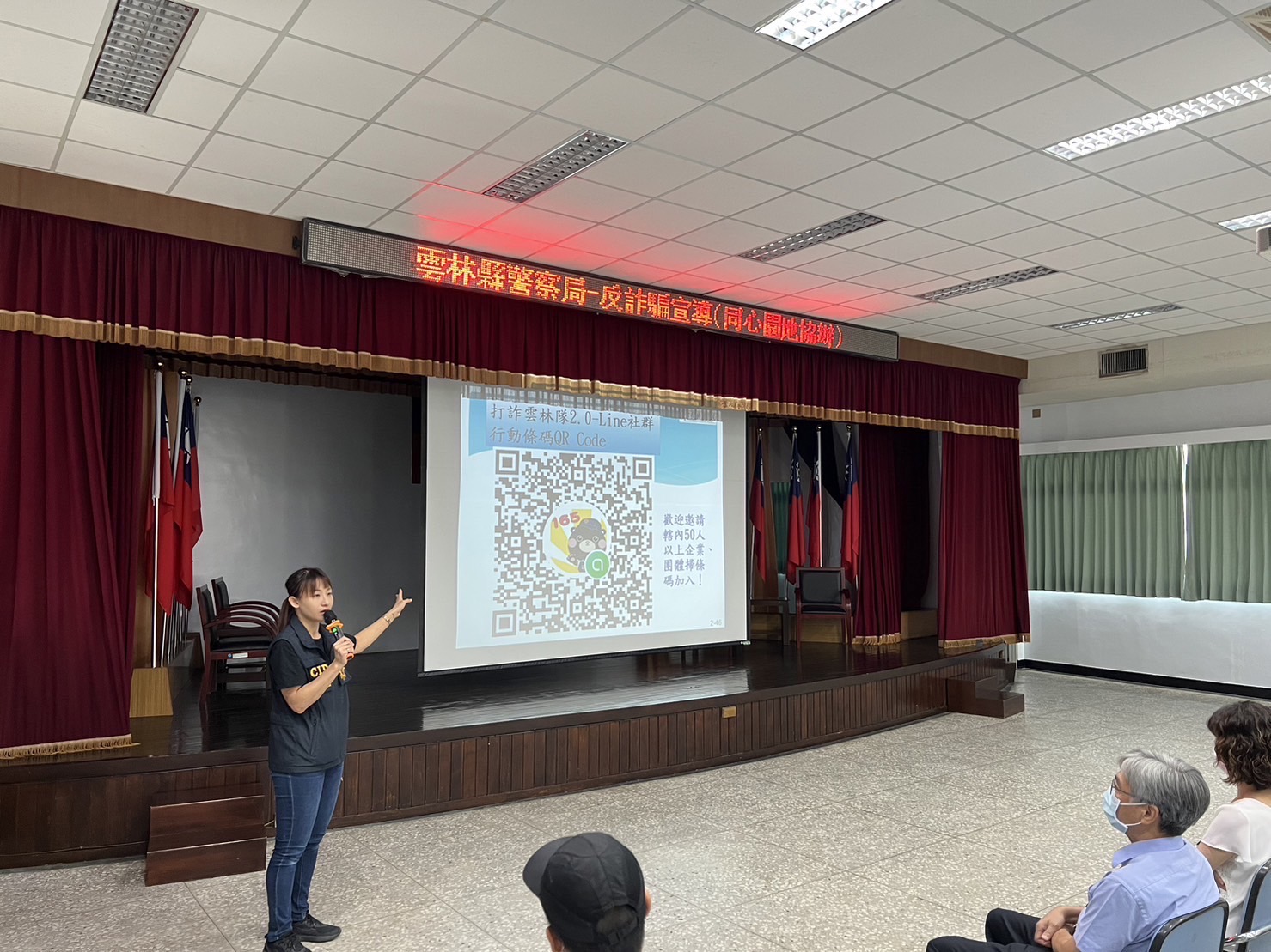 雲林縣警局至台電公司宣導反詐騙。（雲林縣警局提供）