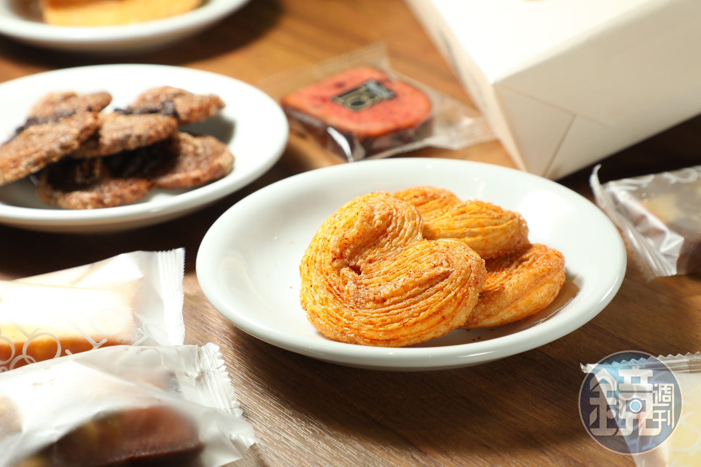 「辣味蝴蝶酥」是極具特色的伴手禮。（180元／小盒）