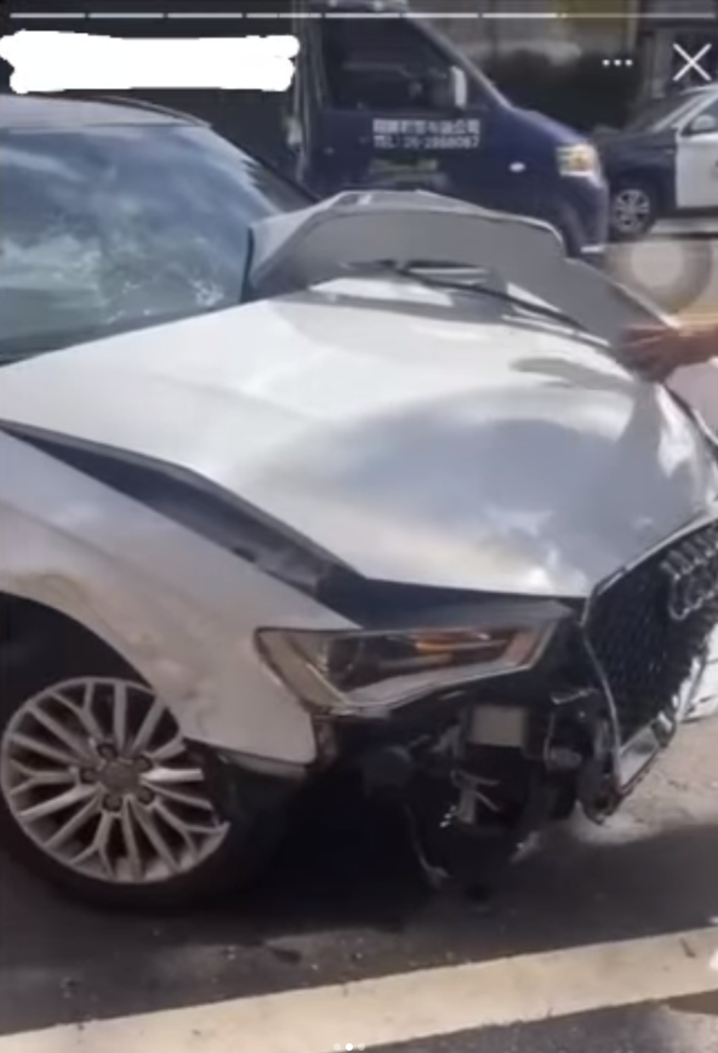 魏女第一時間拍下車身慘況，毫不在乎自己撞傷路人。（翻攝台南式IG @tainan_style）