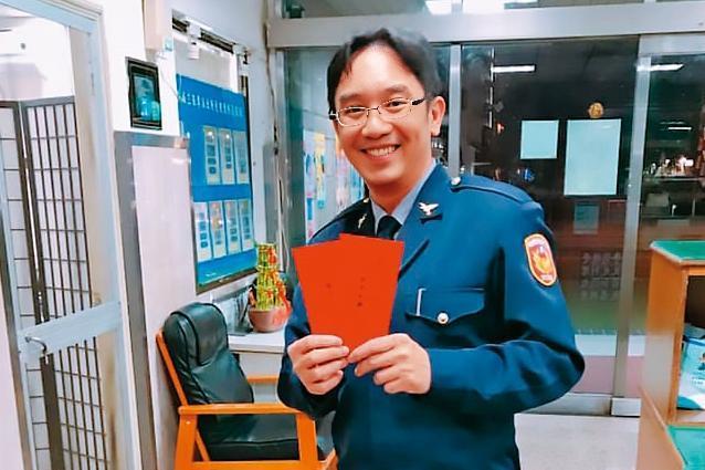 林俊燁曾任台北市警局議會聯絡人,目前任職後勤科。(翻攝三張犁派出所臉書)