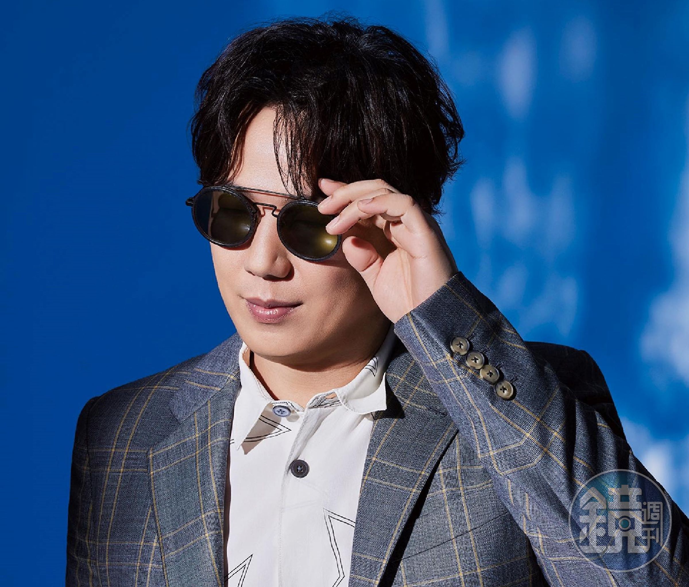 台語金曲歌王蕭煌奇近日接下新的代言,大玩地獄哏逗樂網友。(翻攝自蕭煌奇臉書)