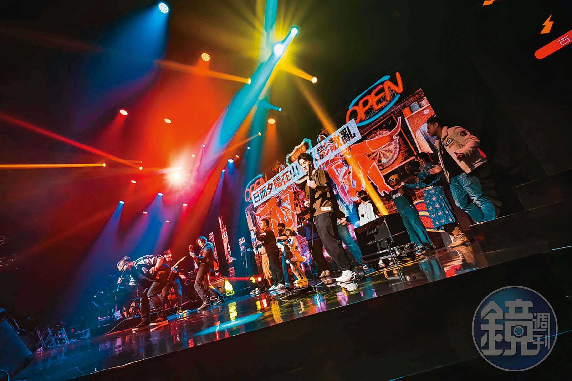 「舊愛新歡-古典詩詞譜曲創作暨演唱競賽」將古詩詞結合現代音樂，賽事今年邁入第18屆。圖為第16屆決賽現場。（漢創文化提供）