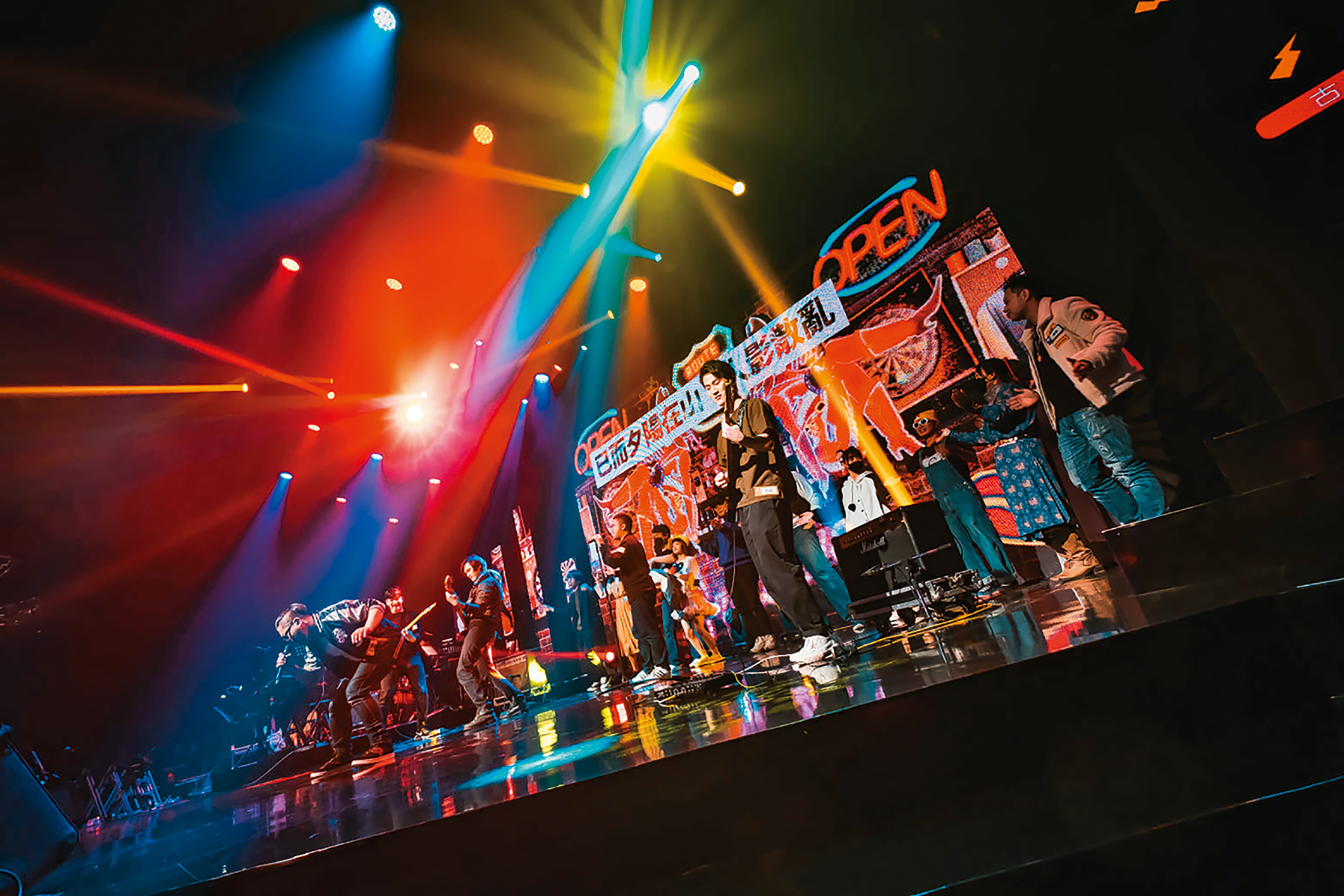 「舊愛新歡-古典詩詞譜曲創作暨演唱競賽」將古詩詞結合現代音樂,賽事今年邁入第18屆。圖為第16屆決賽現場。(漢創文化提供)