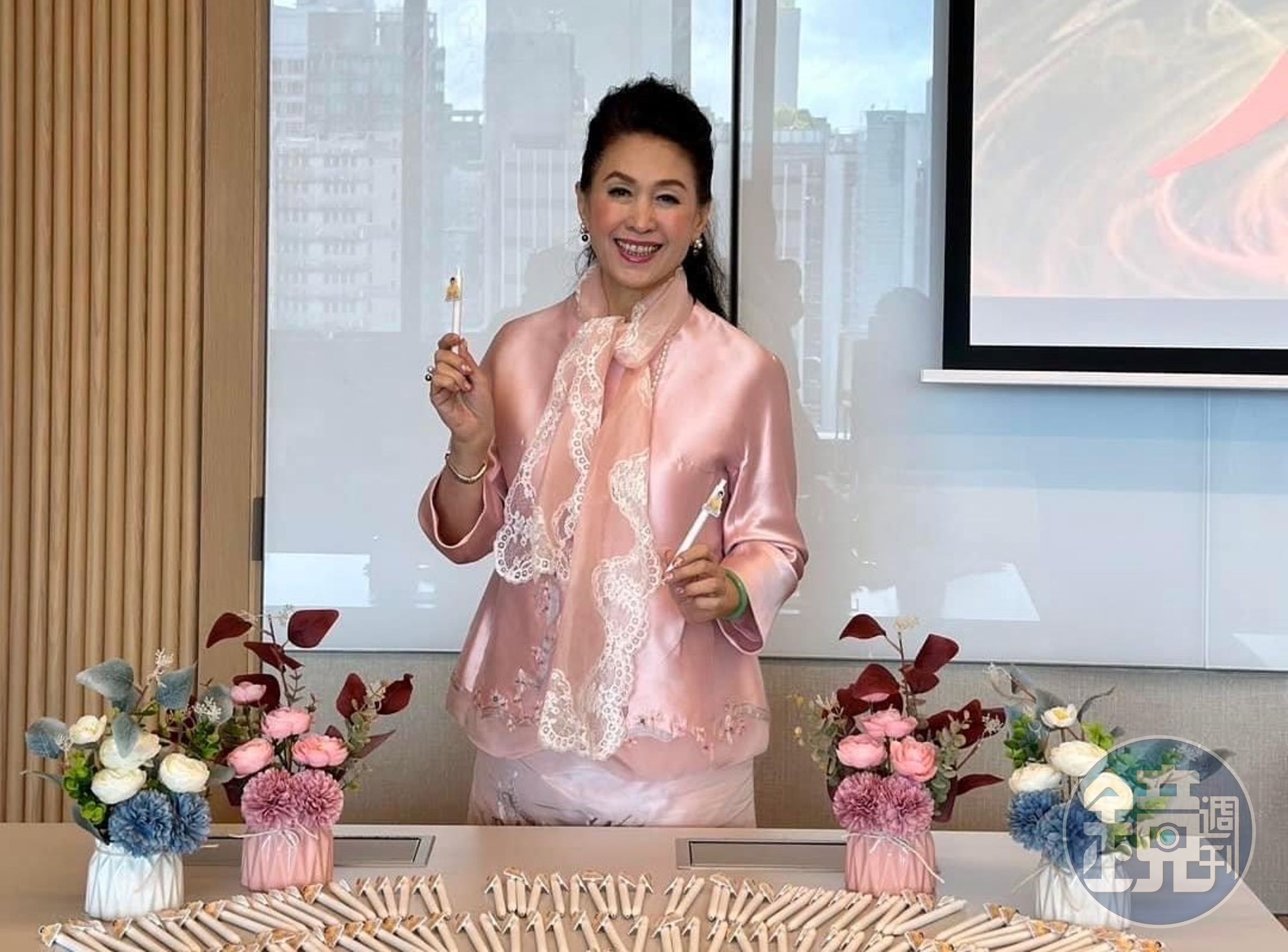淡出娛樂圈後的王玉環投身保險業，業績一直很好，身價估計破億。（翻攝王玉環臉書）