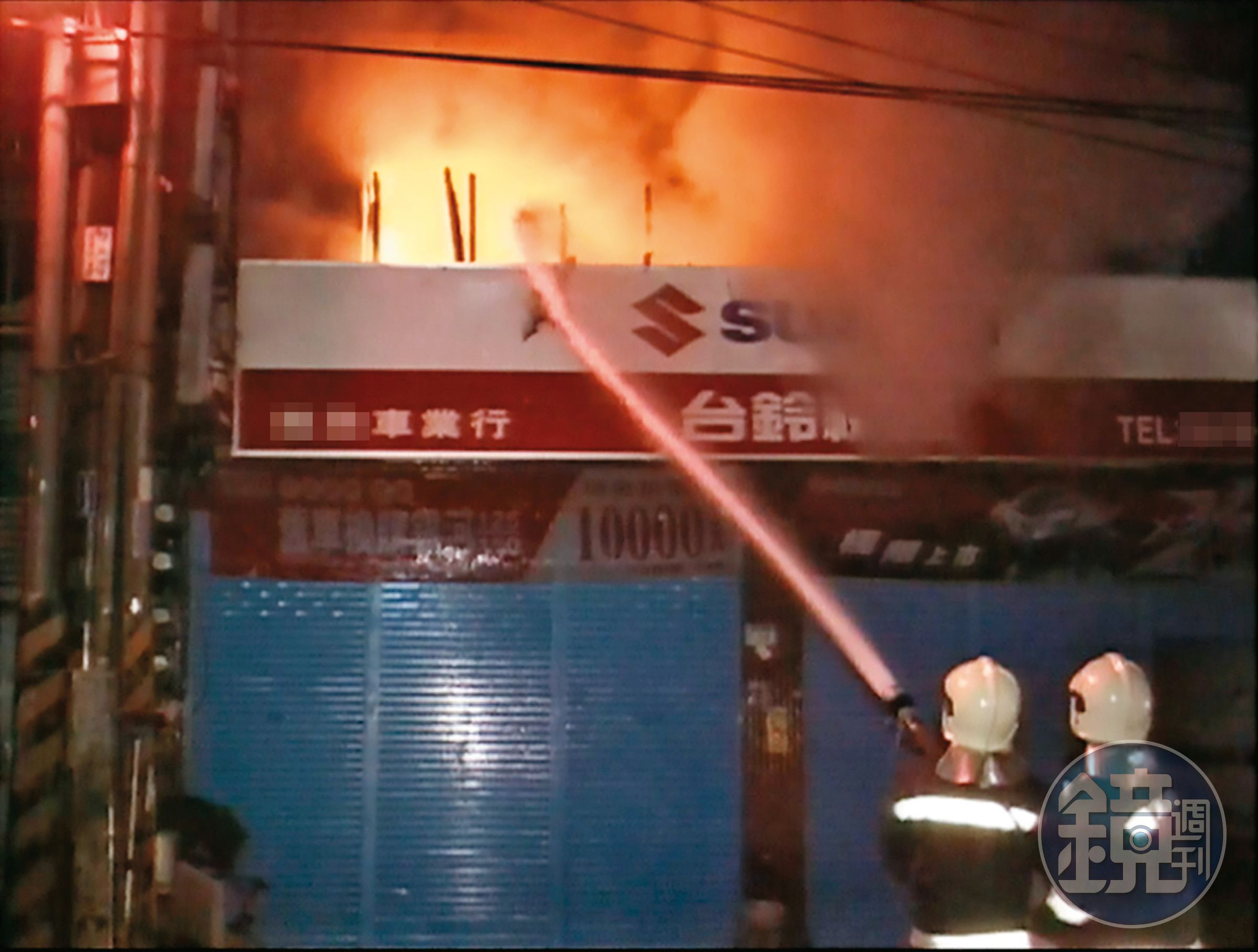 新北鶯歌一棟透天厝冒出大火，消防隊獲報後趕往救援。（東森新聞提供）