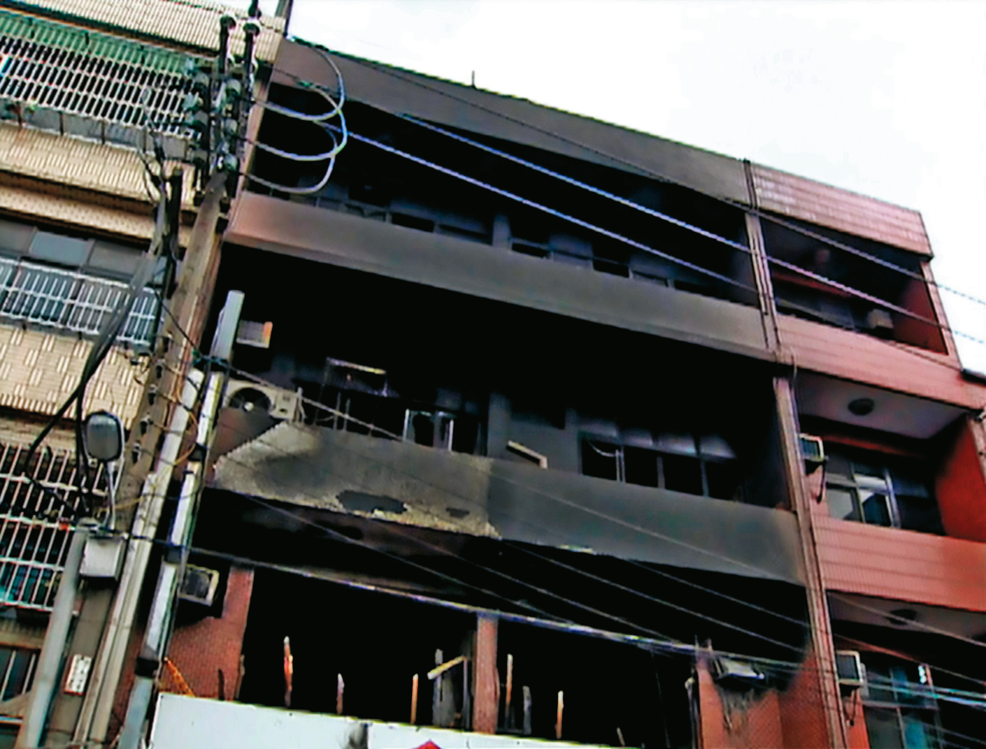 遭縱火的透天厝共有4層樓,一場惡火最後奪走4條人命。(東森新聞提供)