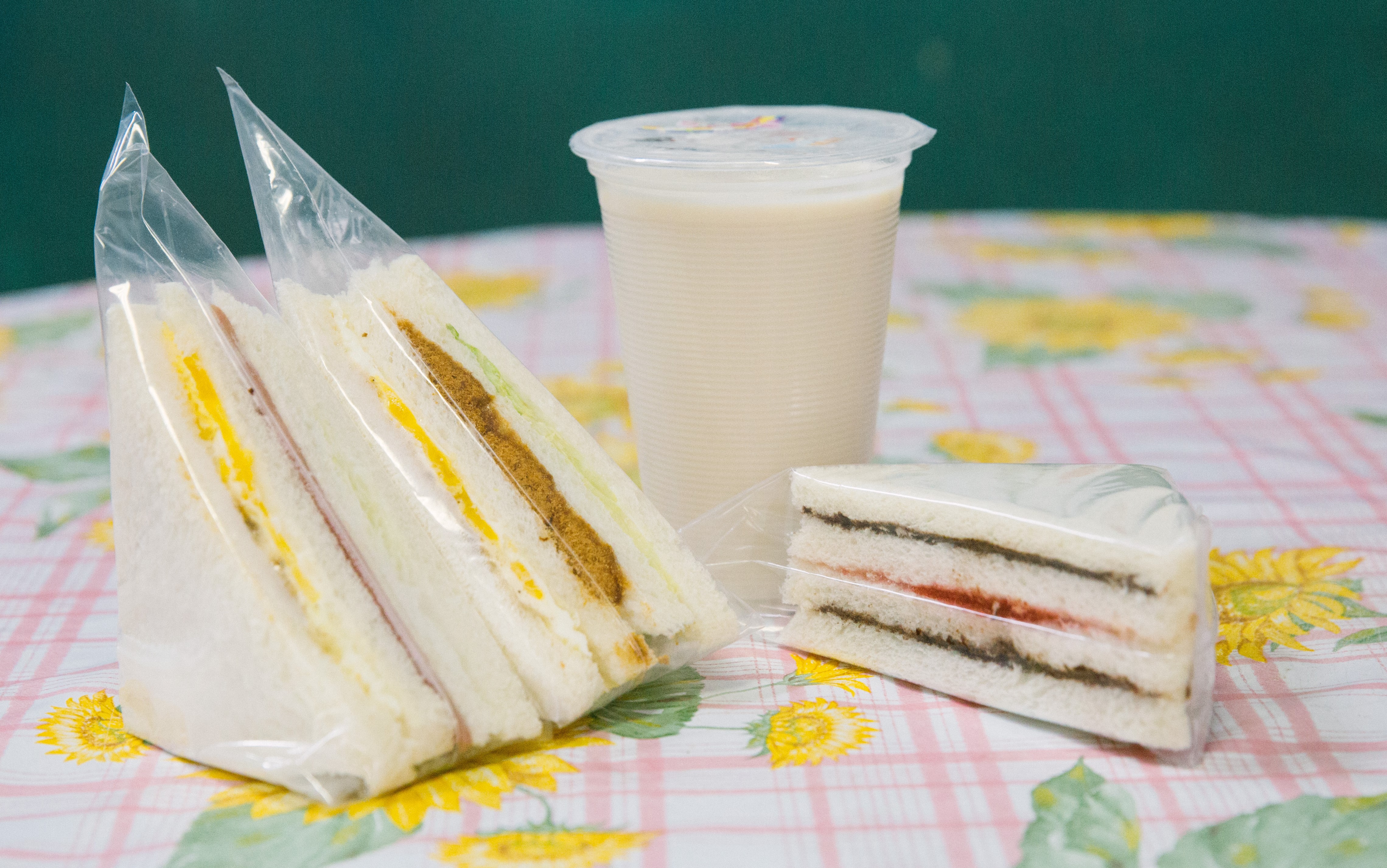 新北一對母子疑似因早餐吃什麼起了衝突，母親被兒子推倒後撞上玻璃門，晚間送醫不治。（早餐示意圖，與案件無關，本刊資料照）