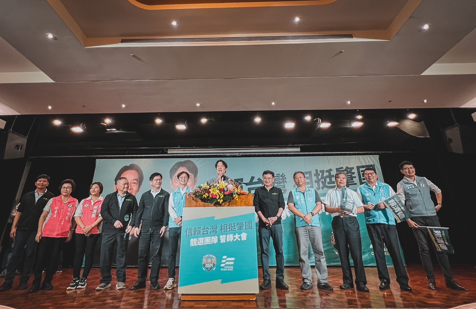 賴清德指出，這是他在這次選舉中，替立委參選人站台的首場誓師大會活動。（江肇國服務處提供）