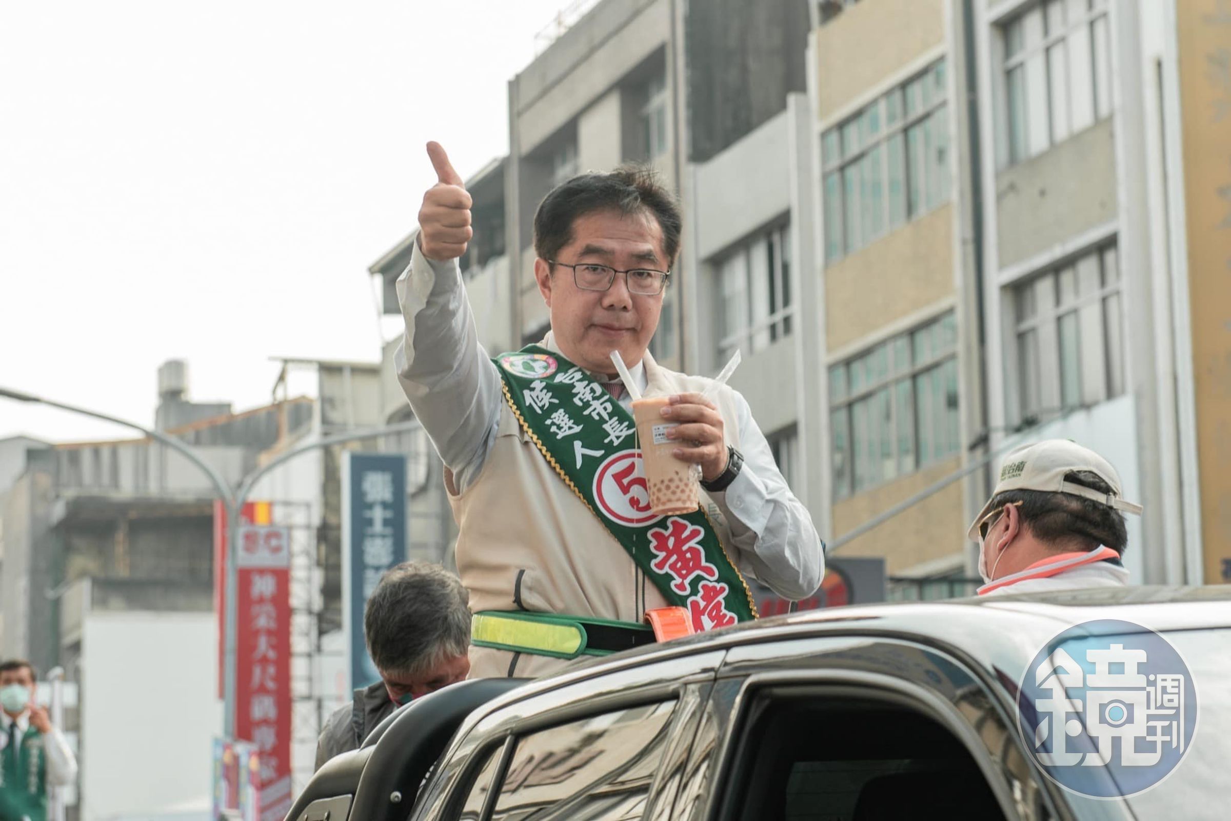 黃偉哲今po文，直呼台南市是「全糖市」，並列出3間推薦的飲料店，沒想到留言區立刻變成美食討論版。（翻攝自黃偉哲臉書）