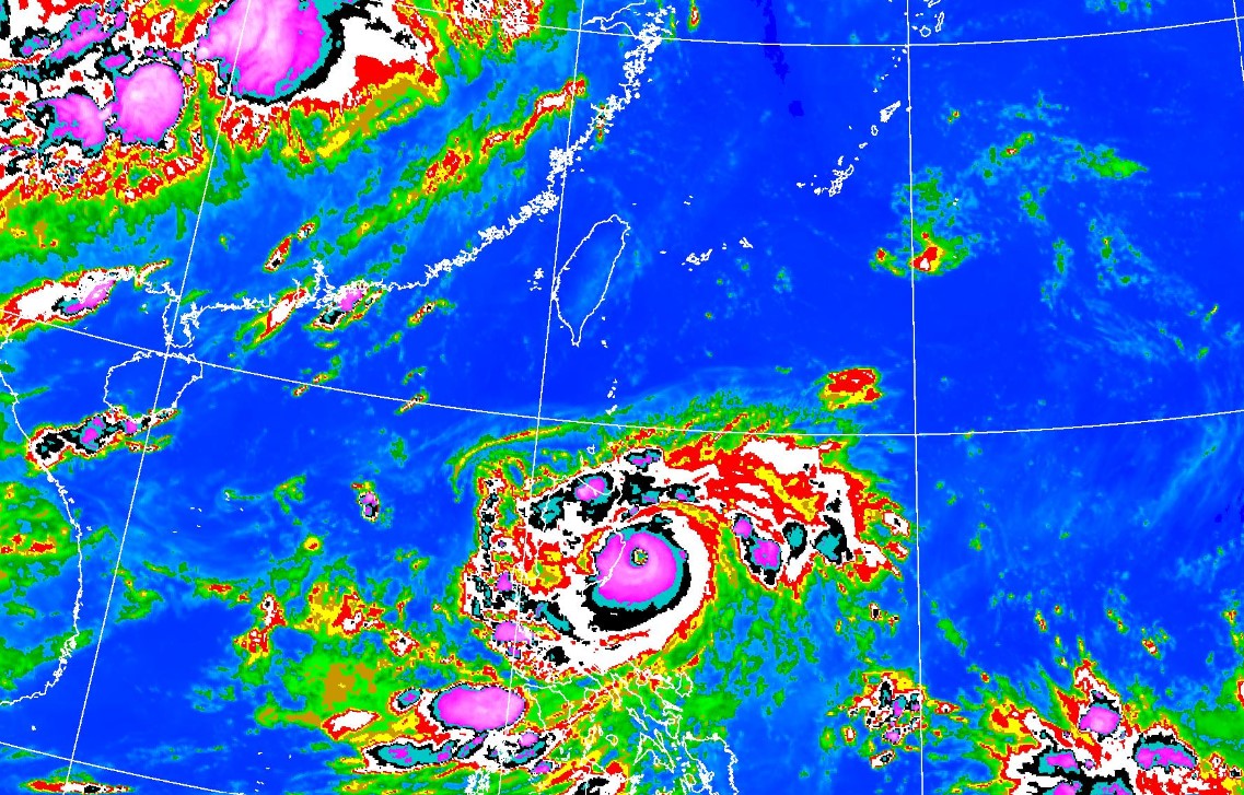 颱風蘇拉今天凌晨升級強颱，氣象局預估最快週二發布海上警報。（氣象局提供）