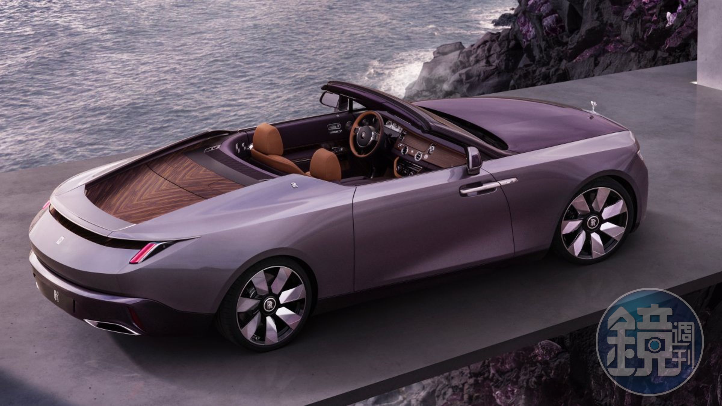 英國頂級車廠勞斯萊斯（Rolls-Royce）的「逐影」（Droptail），是有史以來最昂貴的車款。其預估售價約3千萬美金，全世界僅會製造四輛。此為江詩丹頓客人所訂購的「紫晶石」車款。