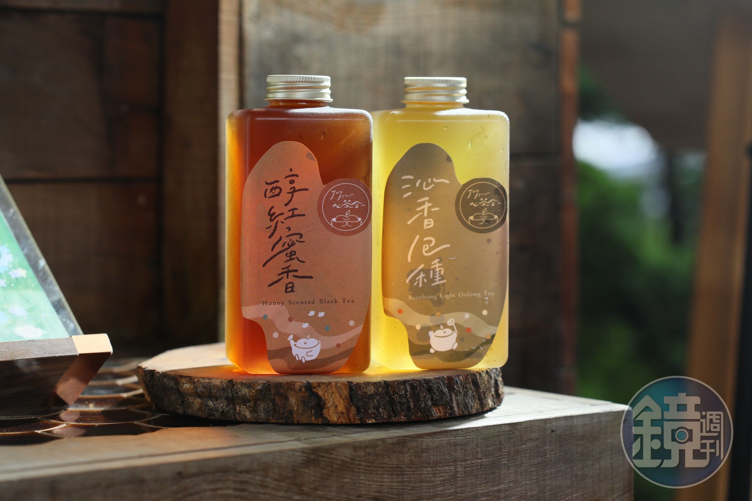 甘甜醇厚的「醇紅蜜香」與清香淡雅的「沁香包種」。(80元/瓶)
