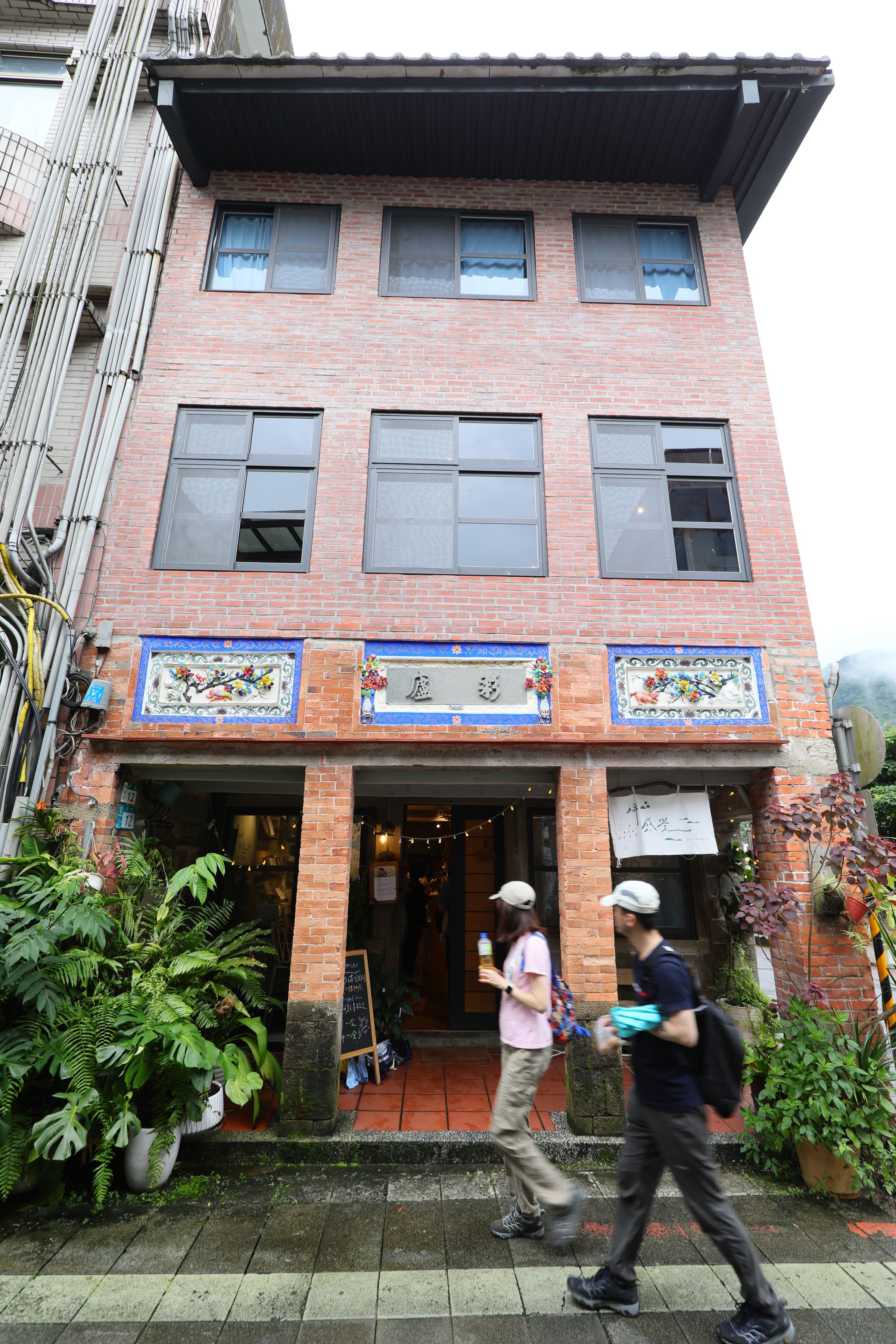 「坪感覺」不僅是間販售飲品簡餐的咖啡廳,也是一間充滿個性的選物店。
