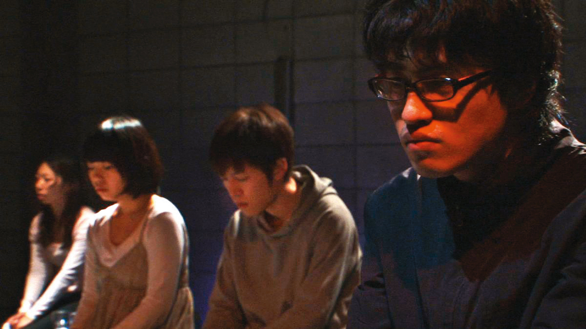 《親密》分成前後編，描述劇場裡的青年男女為了創作與生存而鬥爭，現實與虛構巧妙交錯。（翻攝自IMDb網站）