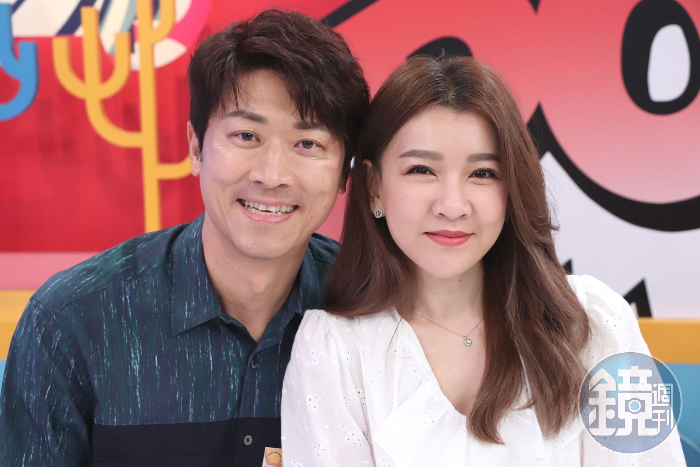 侯昌明（左）、曾雅蘭近日一起進棚錄影。（中天提供）