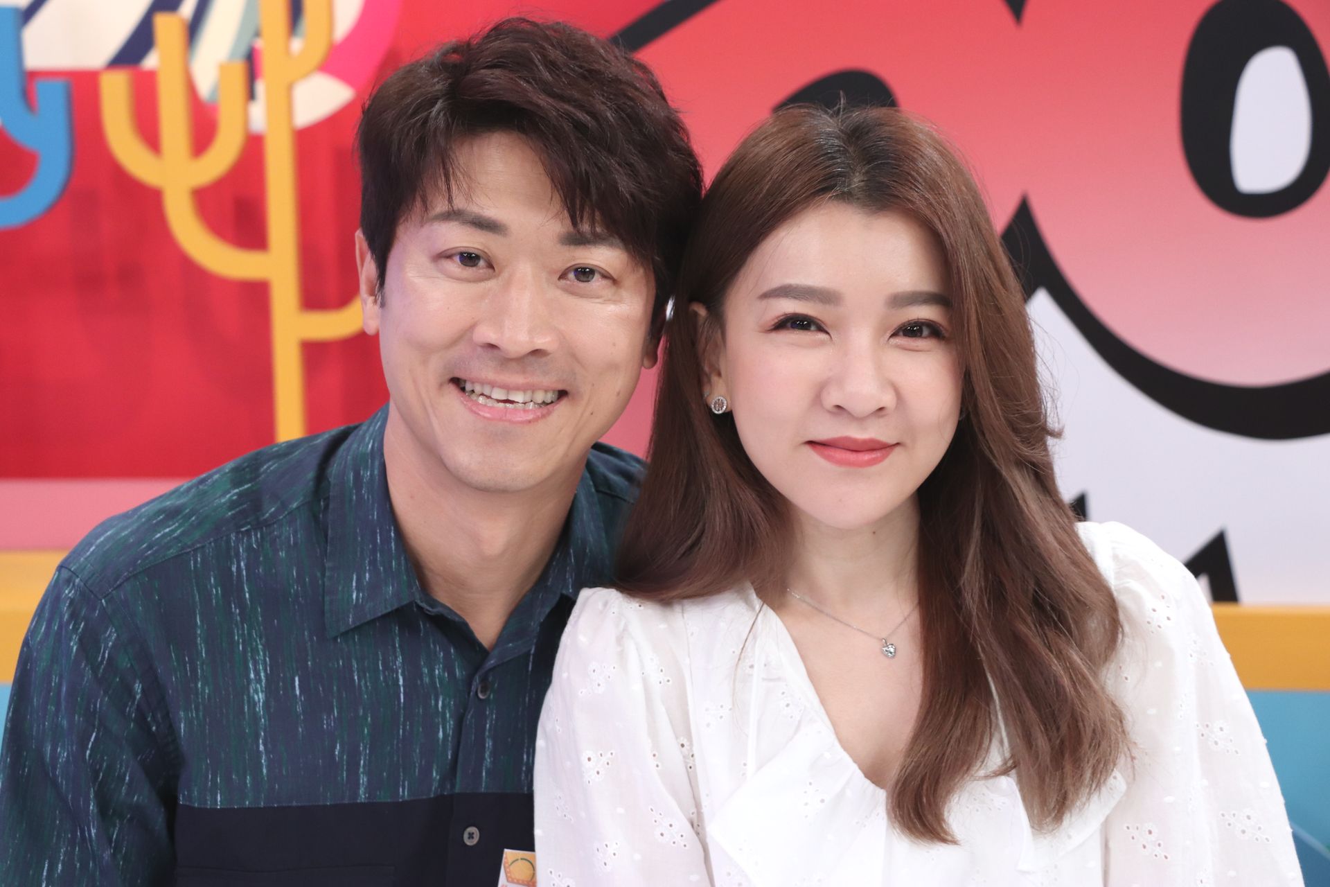 侯昌明（左）、曾雅蘭近日一起進棚錄影。（中天提供）