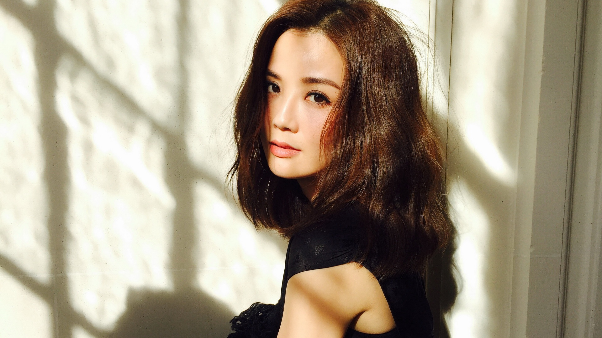 香港女星阿Sa（蔡卓妍）和富三代「百億麻將館太子爺」石恆聰（Anthony）交往6年分手，外傳有第三者及第四者。（翻攝臉書）