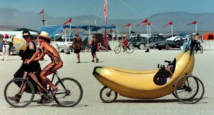 美國最大野營趴登場！跟著8萬人一起「多人運動」，有人玩到生殖器壞掉。（翻自《每日星報》）