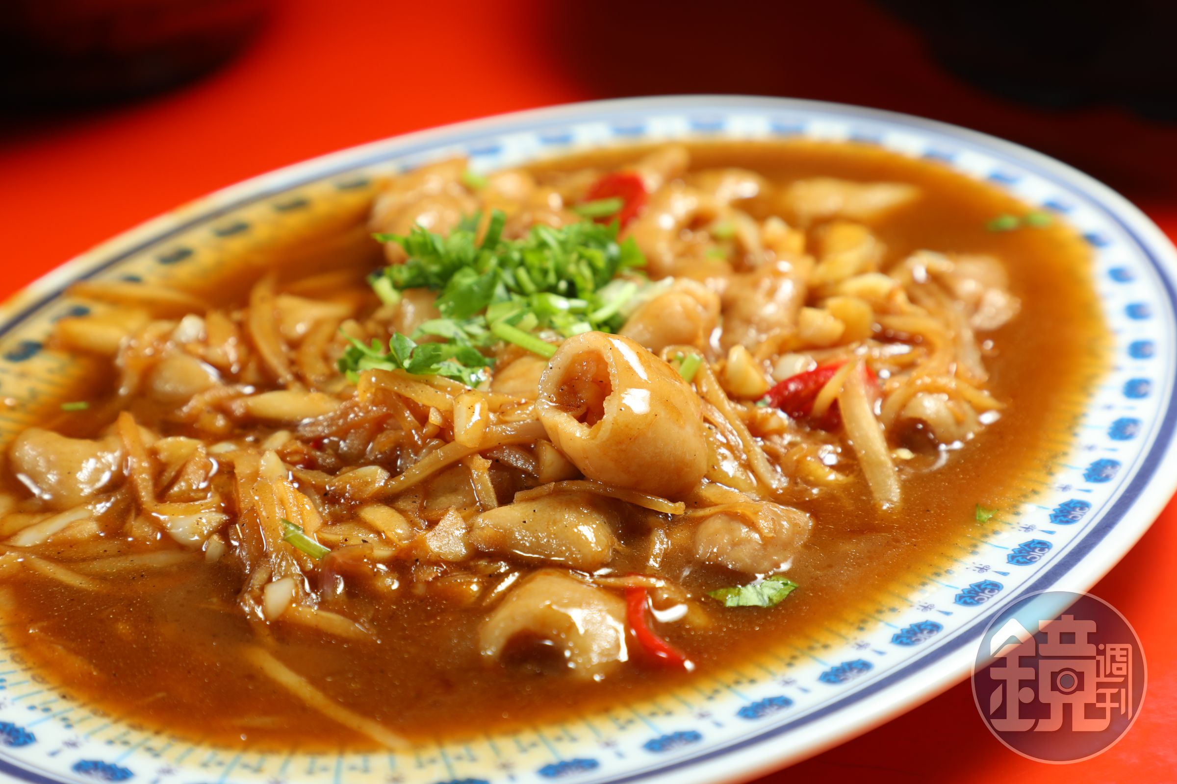 酸爽夠味的「炒大腸」，必點。（200元／份）