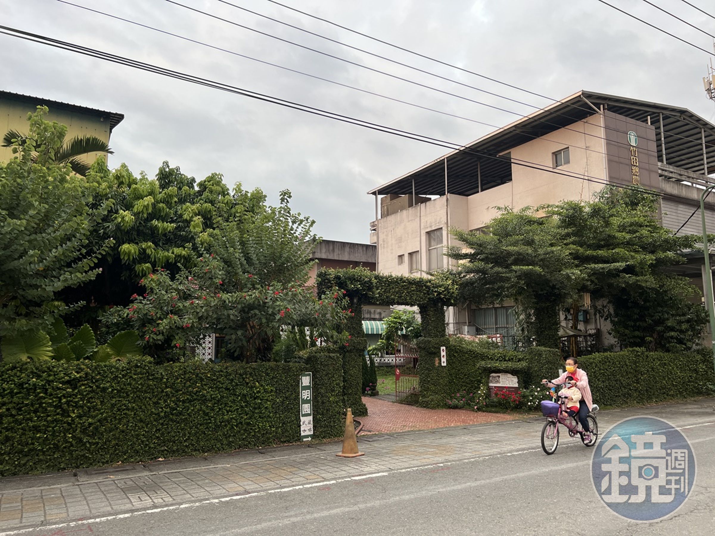 林婉玲跟先生姬正倫還在鄰近的竹田經營咖啡館,「豐明園」位在一座省議員的老宅邸中。
