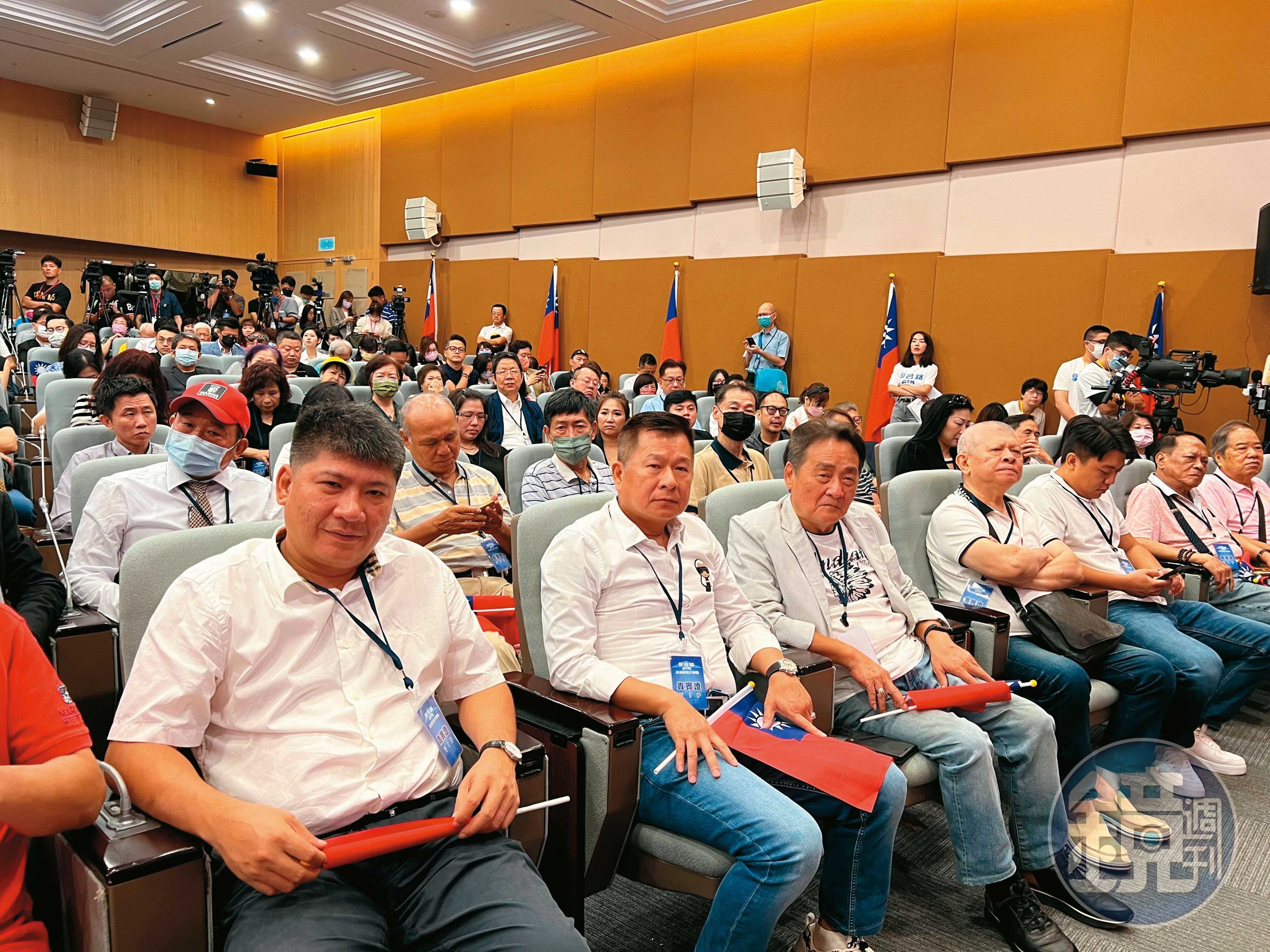 郭台銘宣布參選總統,台下未見挺郭派政壇人士出席,清一色是素人支持者,格外引發聯想。