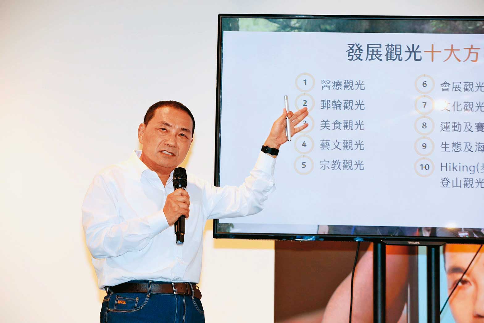 聽到郭台銘投入總統大選，國民黨總統參選人侯友宜（圖）第一時間展現低調態度，表示對郭的部分言論不予置評。