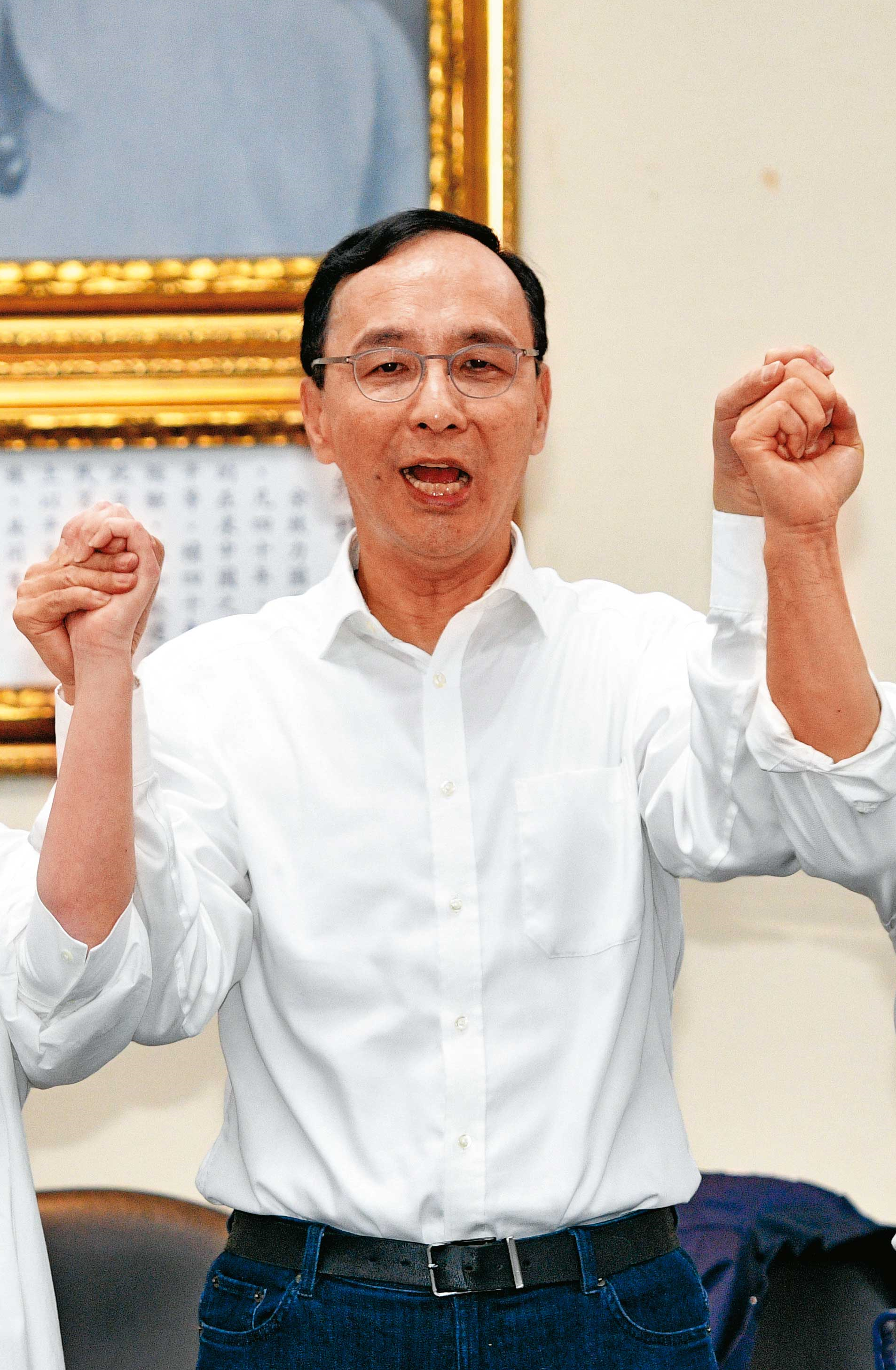 為鞏固侯友宜藍軍正統地位,國民黨高層私下嗆明會對協助的黨員祭出黨紀,欲阻斷郭連署路徑。