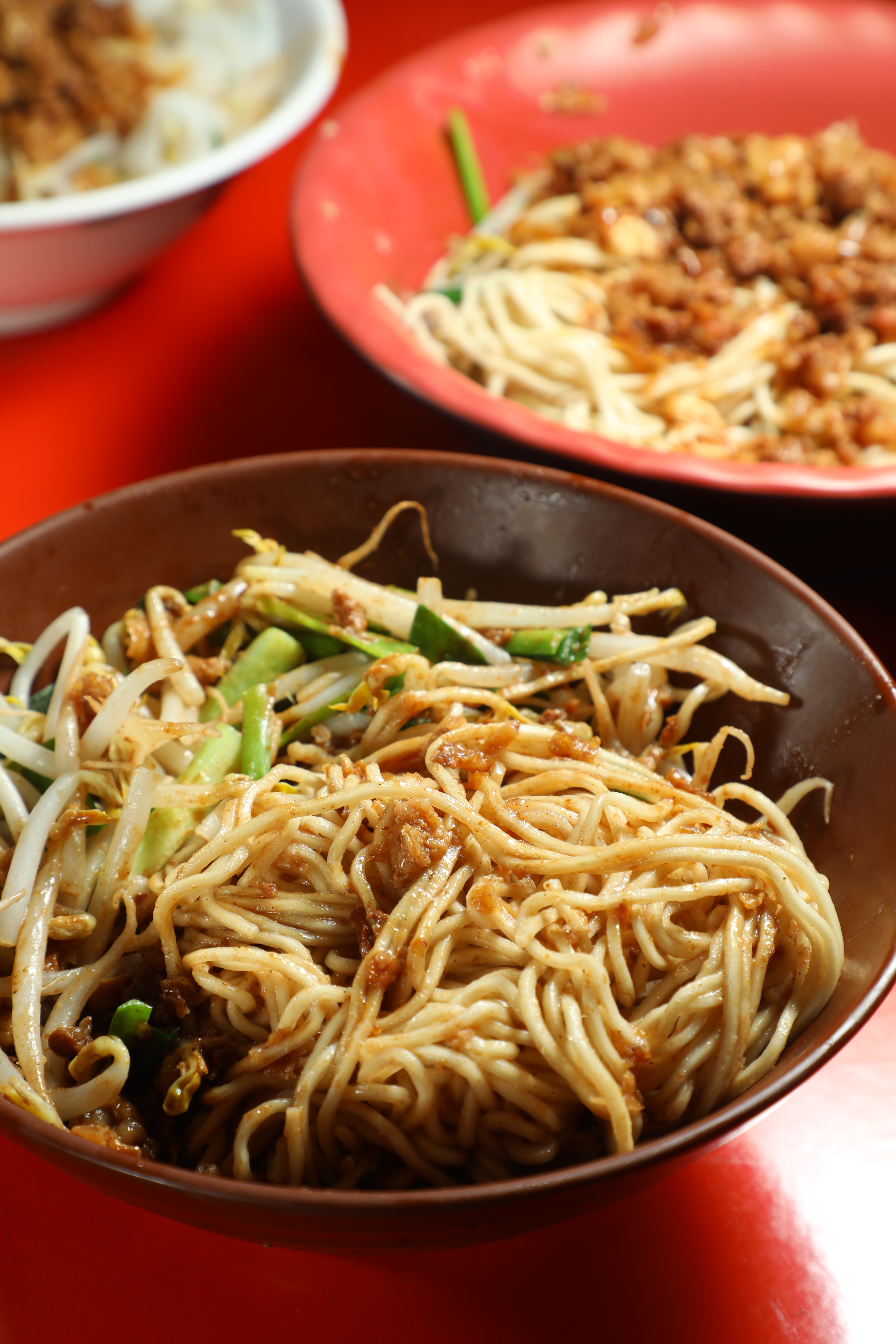 「蒜頭麵」是阿英的獨門口味，混著肉燥的淡淡蒜香，令人回味。（55元／小碗）