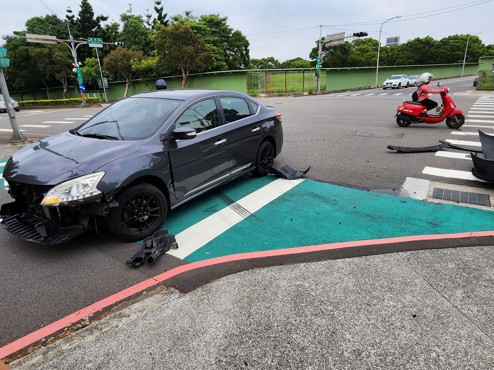 八點檔女星陳仙梅出車禍，幸好人未受傷。（翻攝陳仙梅臉書）