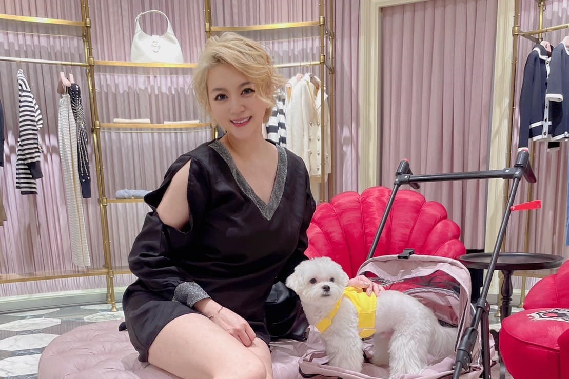 李妍璟直播否認男友求婚成功。（翻攝自臉書）