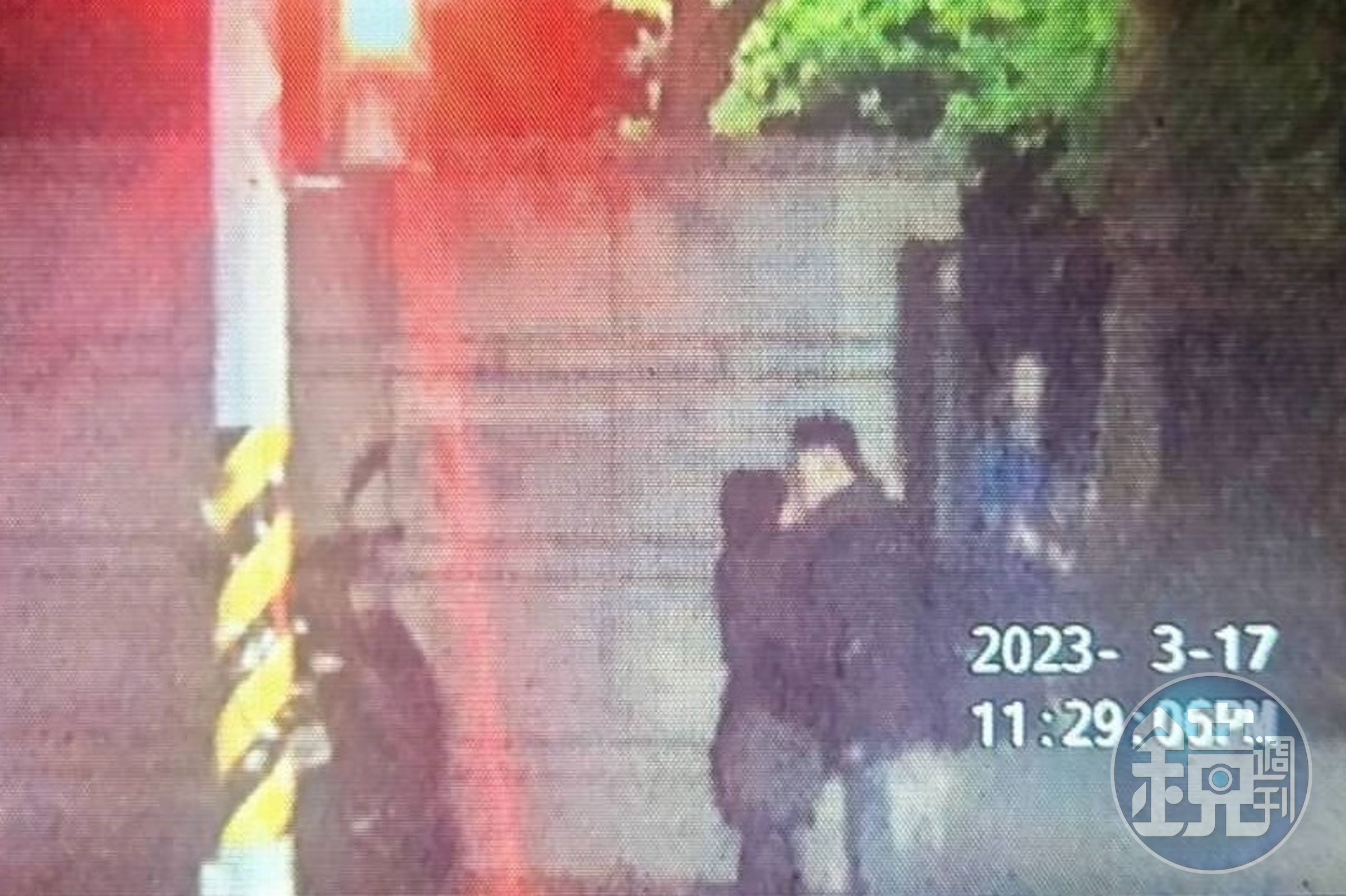 繼日前爆出偷吃前電信女籃球員吳玫錦後,許智超又爆出醜聞,曾與外商女主管甜蜜出遊。(翻攝自《記者爆料網》)