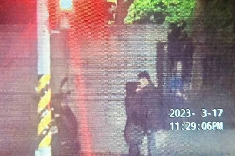 繼日前爆出偷吃前電信女籃球員吳玫錦後，許智超又爆出醜聞，曾與外商女主管甜蜜出遊。（翻攝自《記者爆料網》）