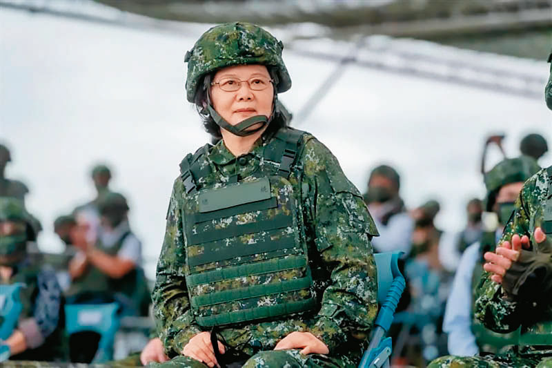 蔡英文任內積極推動國防改革，強化自身嚇阻力。（總統府提供）