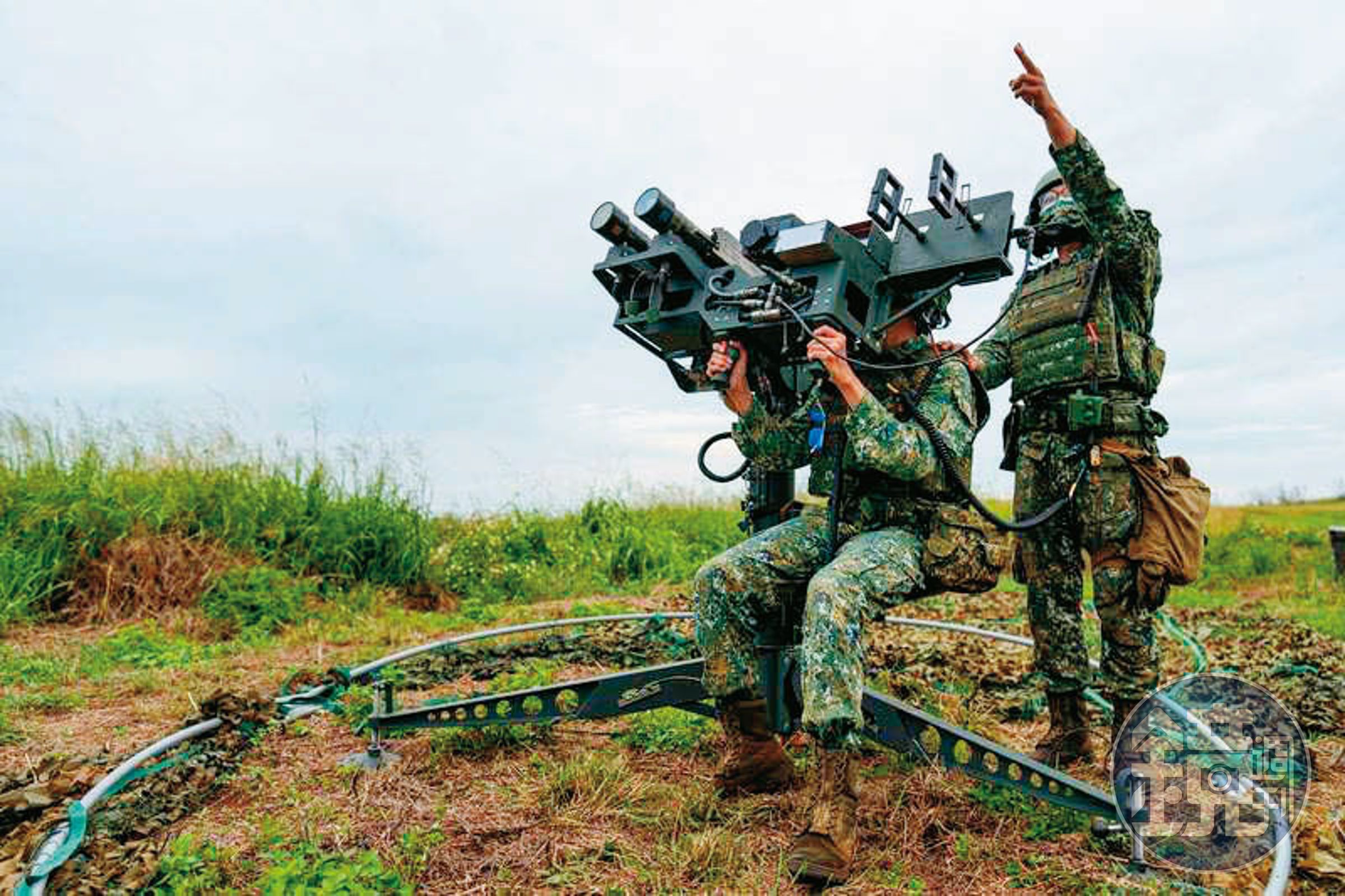 顧立雄說,台灣在不對稱戰力的軍事投資還有努力空間。圖為國軍操作刺針飛彈。(翻攝中華民國陸軍臉書)