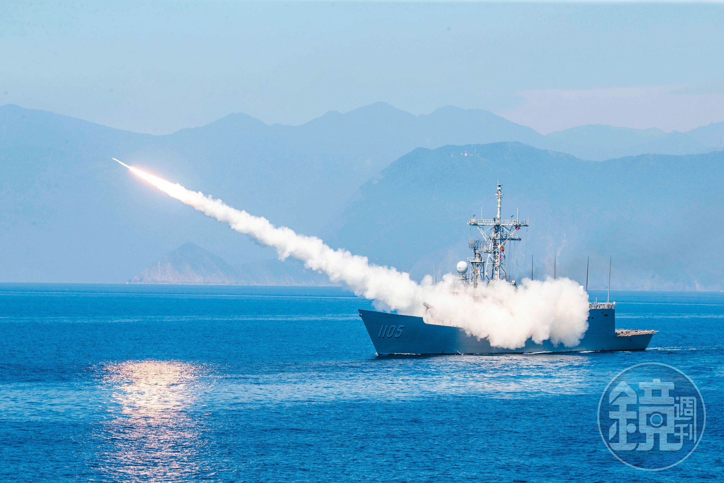 台海是否能維持和平穩定,已成為全球關注事項。圖為成功級艦實施標準一型飛彈射擊。(軍聞社提供)