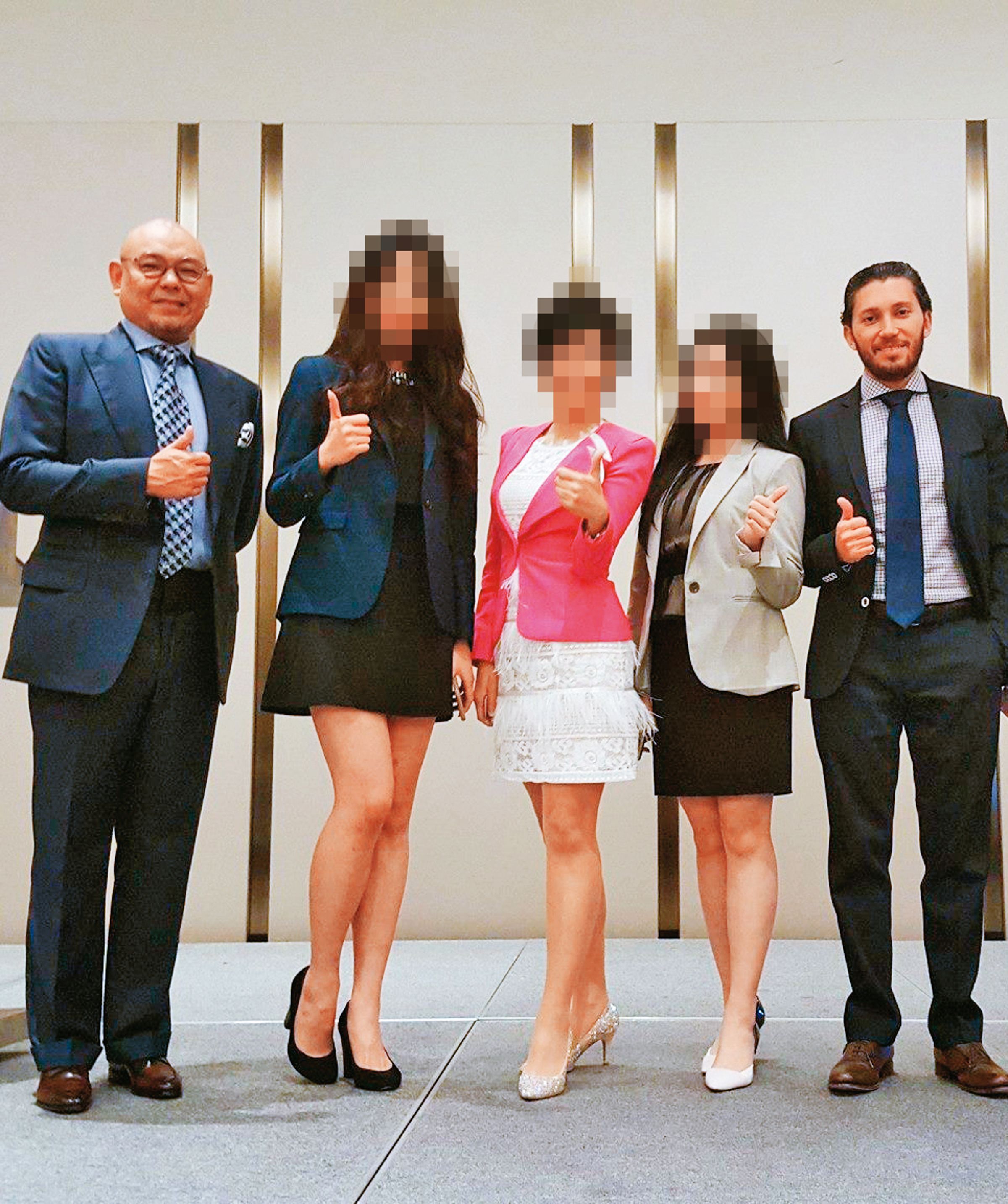 在台販售超過20年的澳豐金融，負責人董身達（左）曾多次來台辦說明會。（翻攝網路）