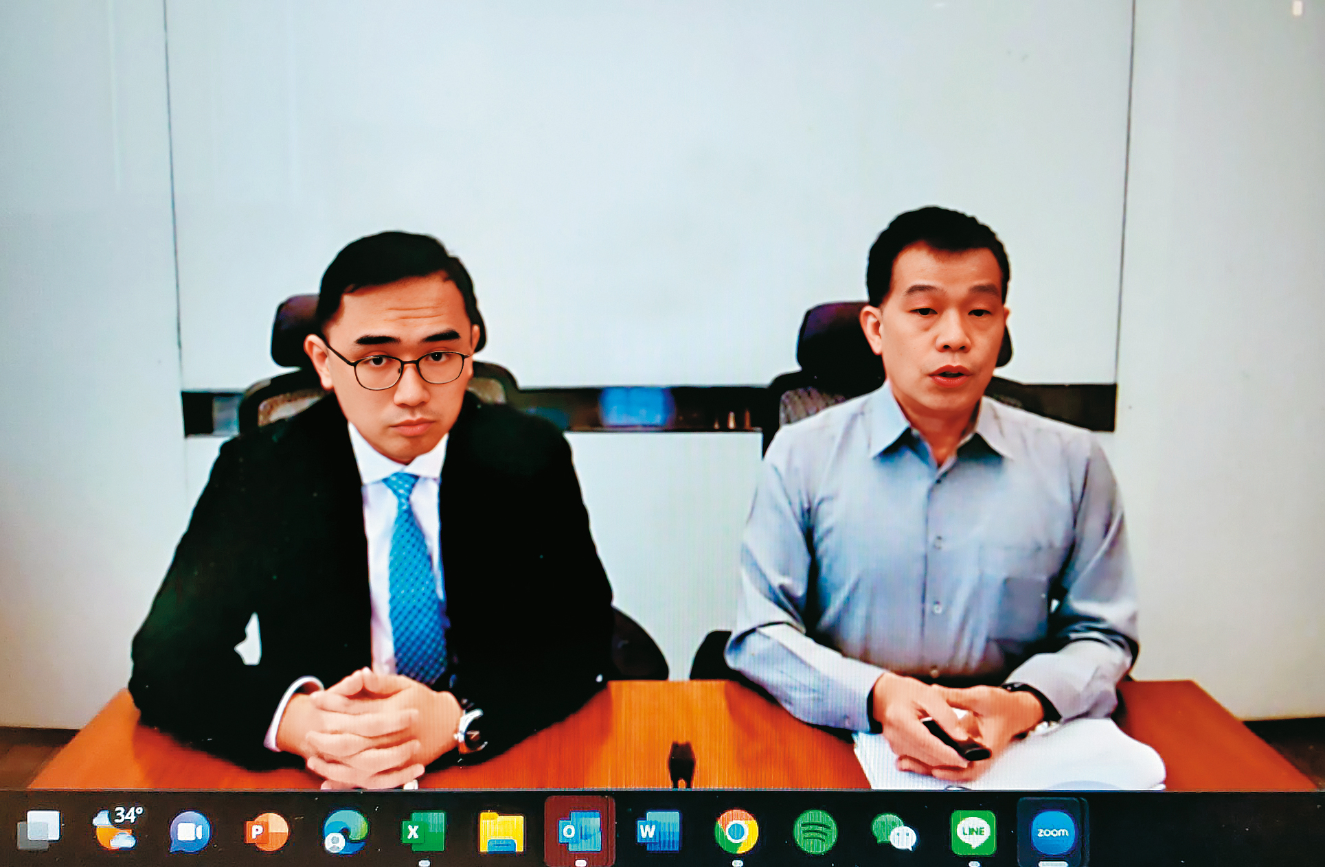 澳豐金融詐騙案爆發後，28日下午澳豐首度舉辦線上會議，僅由澳豐清算人委託的香港律師（左）和台灣財務顧問（右）出面說明。（讀者提供）